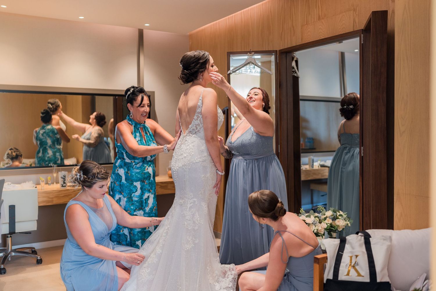 Dreams Vista Cancun Resort & Spa wedding - bride and bridesmaids