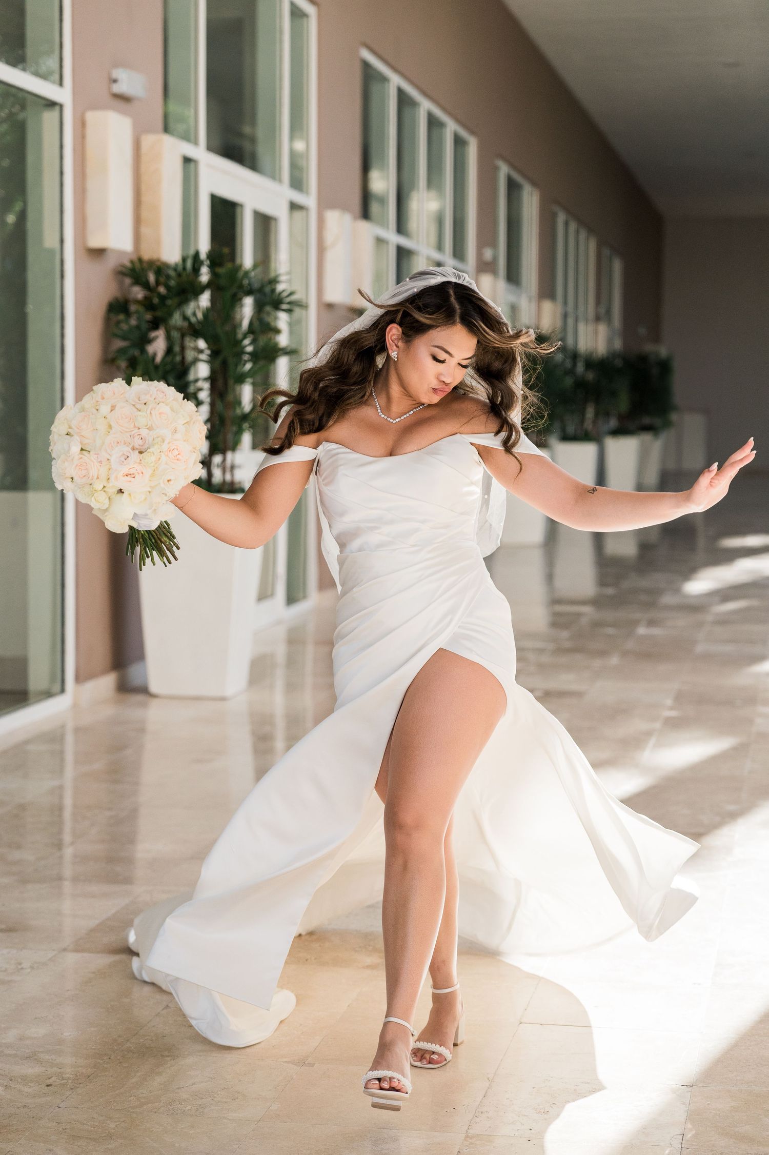 Authentic no-posing wedding photography style in Cancun and Los Cabos