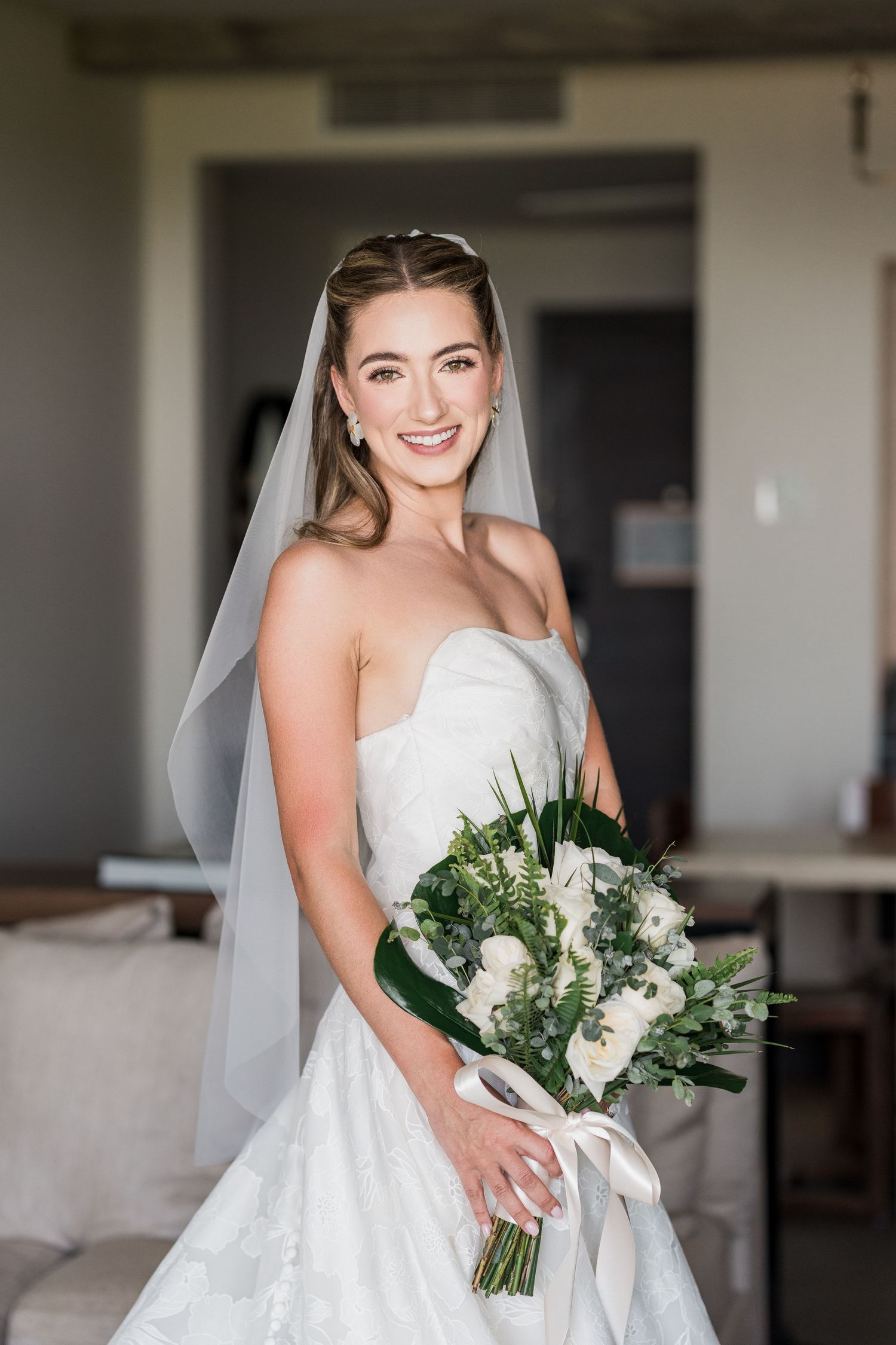 UNICO 2087 RESORT wedding bride getting ready