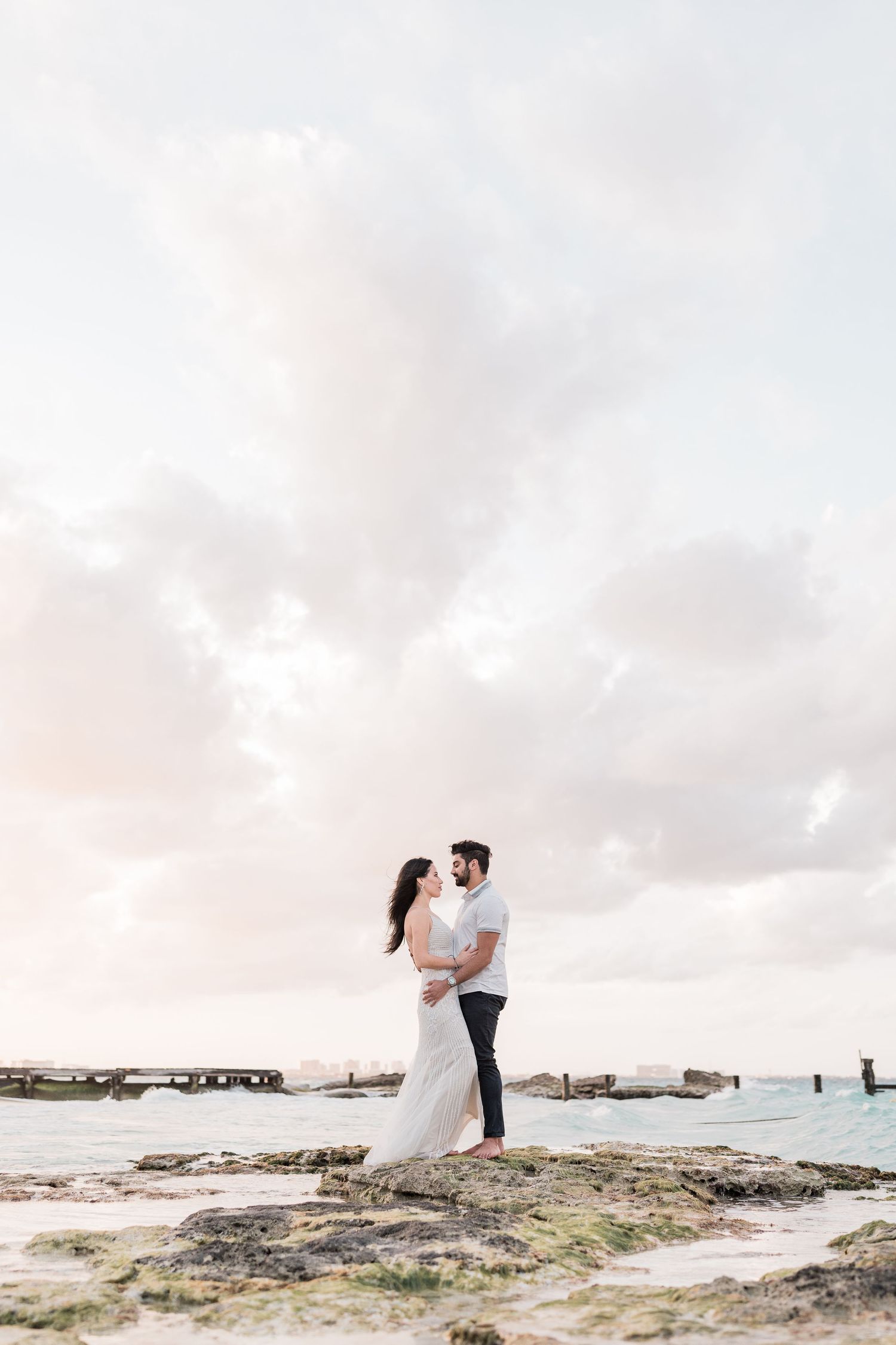 Romantic sunset couple session in Cancún hotel zone — Luis Tovilla Photography