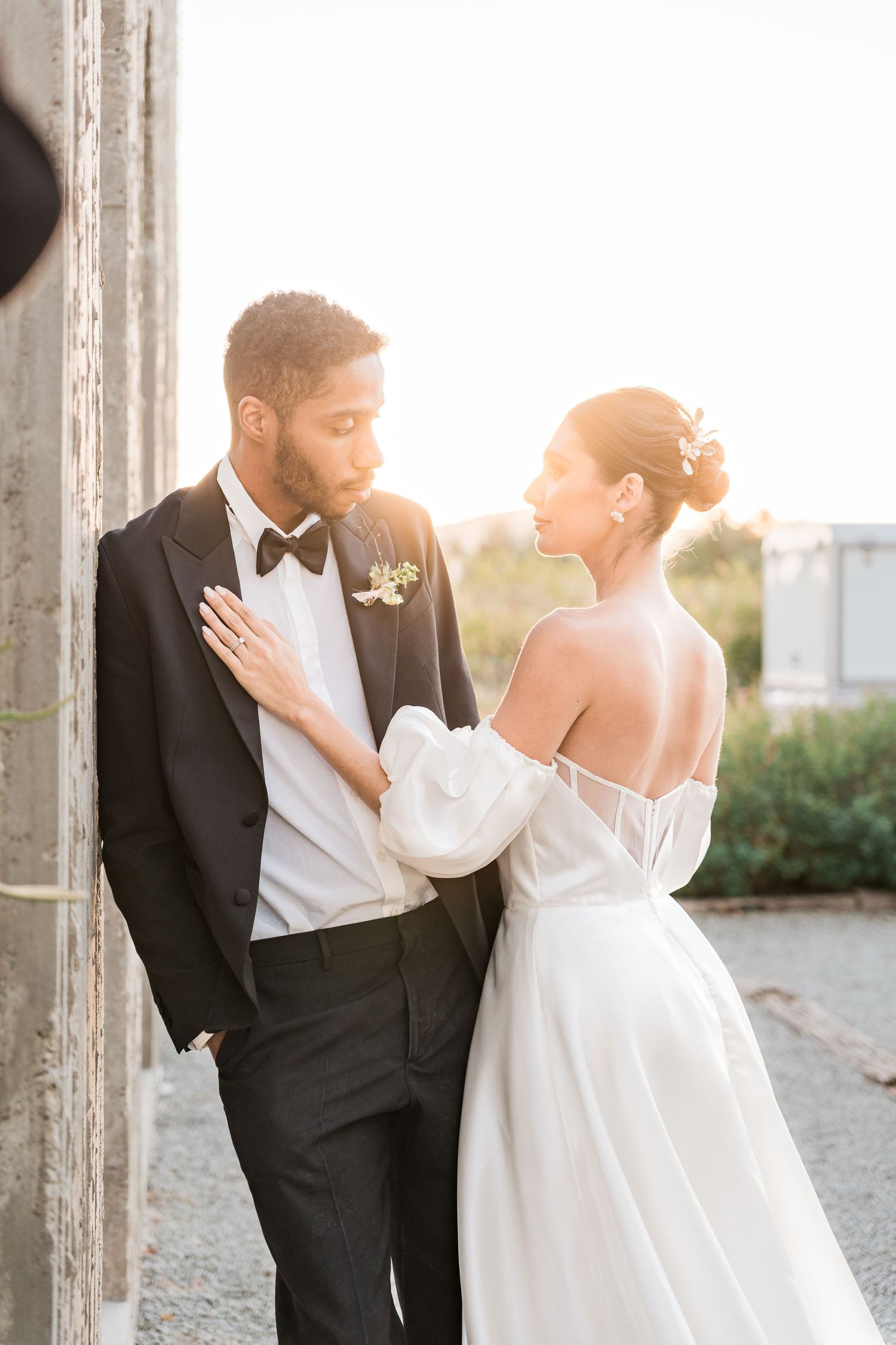 Golden hour couple portrait vineyard Valle de Guadalupe — Luis Tovilla