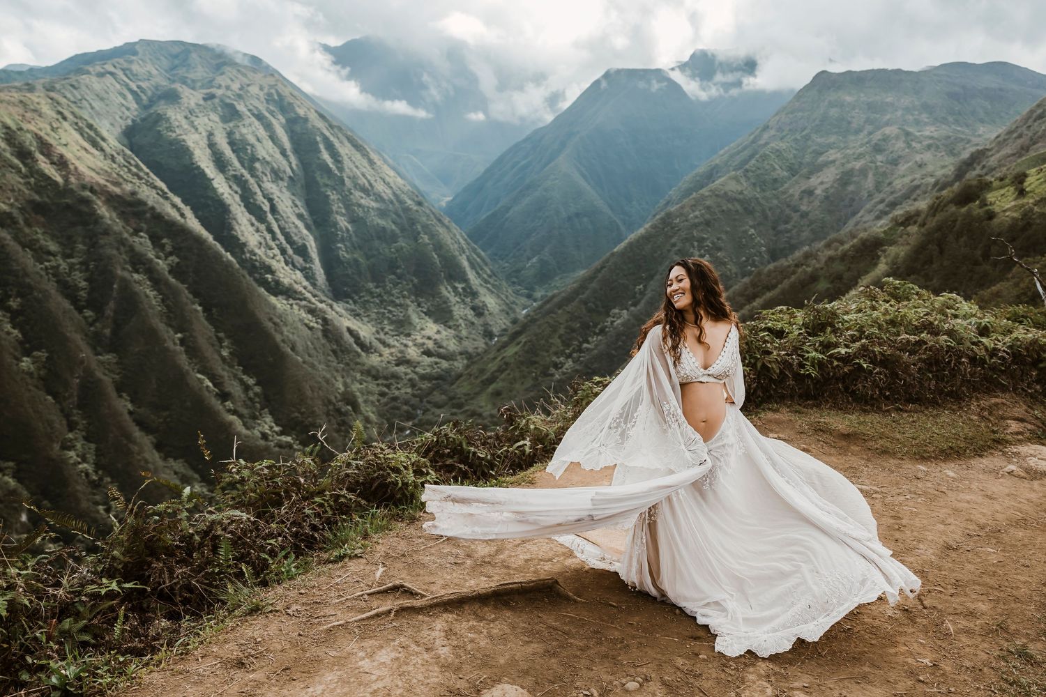Breezy maternity photo session in the mountains of Maui by Highland, Utah photographer