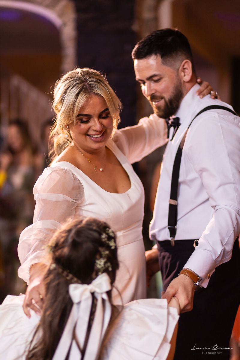 First dance under the lights at Boyne Hill House – joyful, timeless and full of emotion, captured by Lucas Ramos Photography.
