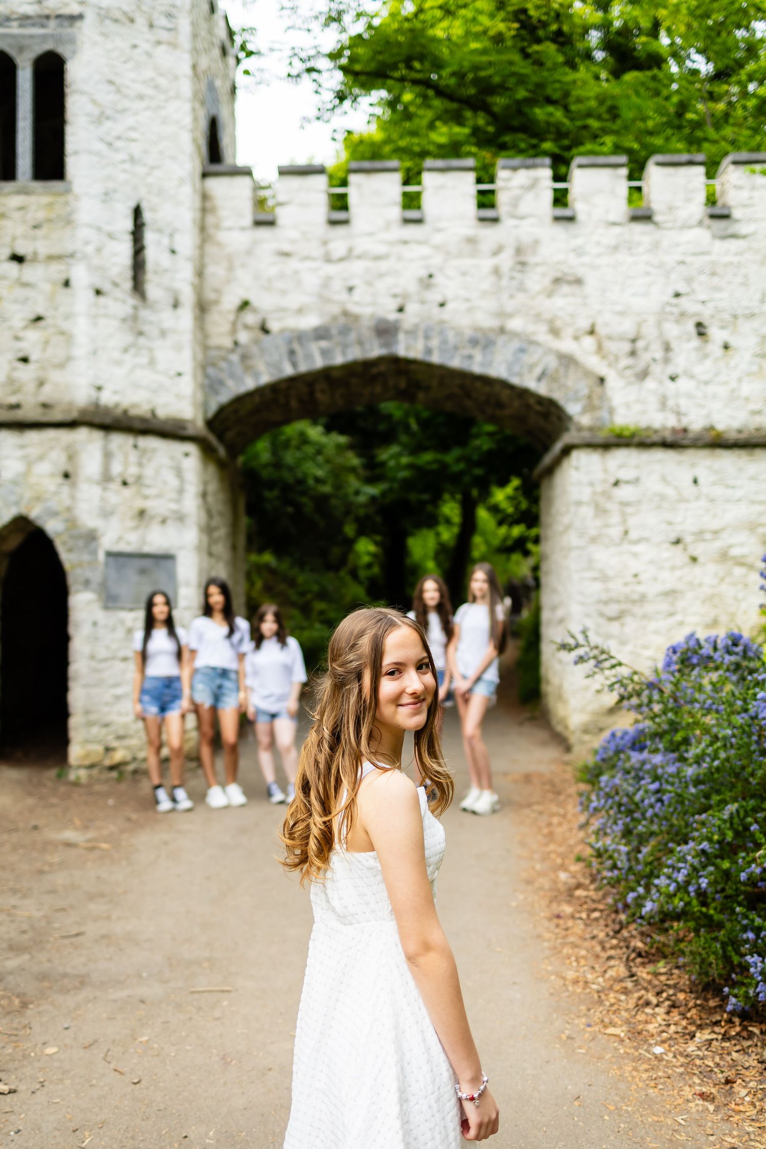 Sweet 15 photoshoot at St Anne’s Park, Dublin — celebrating Mariana with family, friends, joy, and timeless elegance.