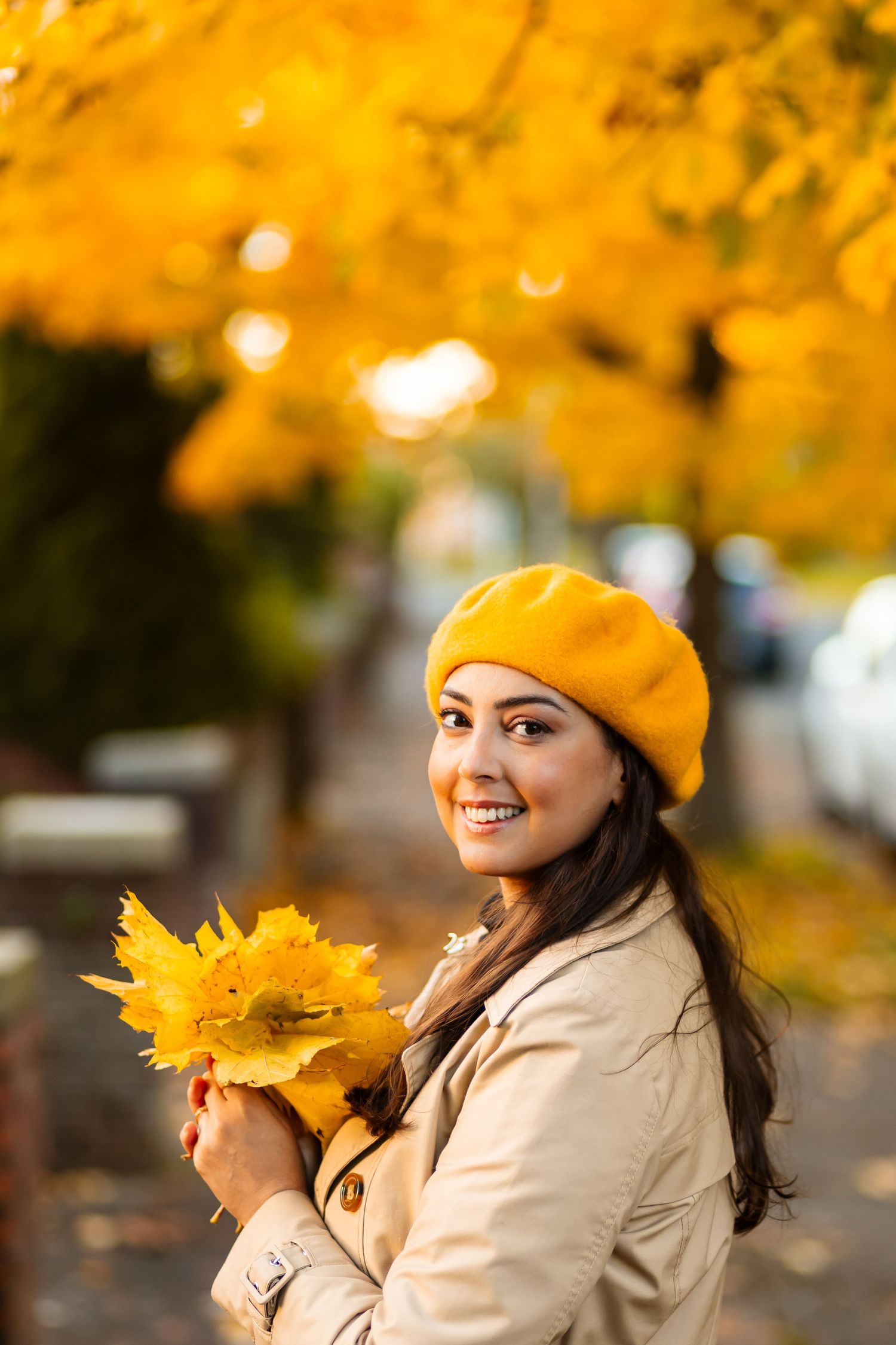 Autumn photoshoot with Jana in a serene Dublin park — golden leaves, peaceful setting, and timeless seasonal beauty.