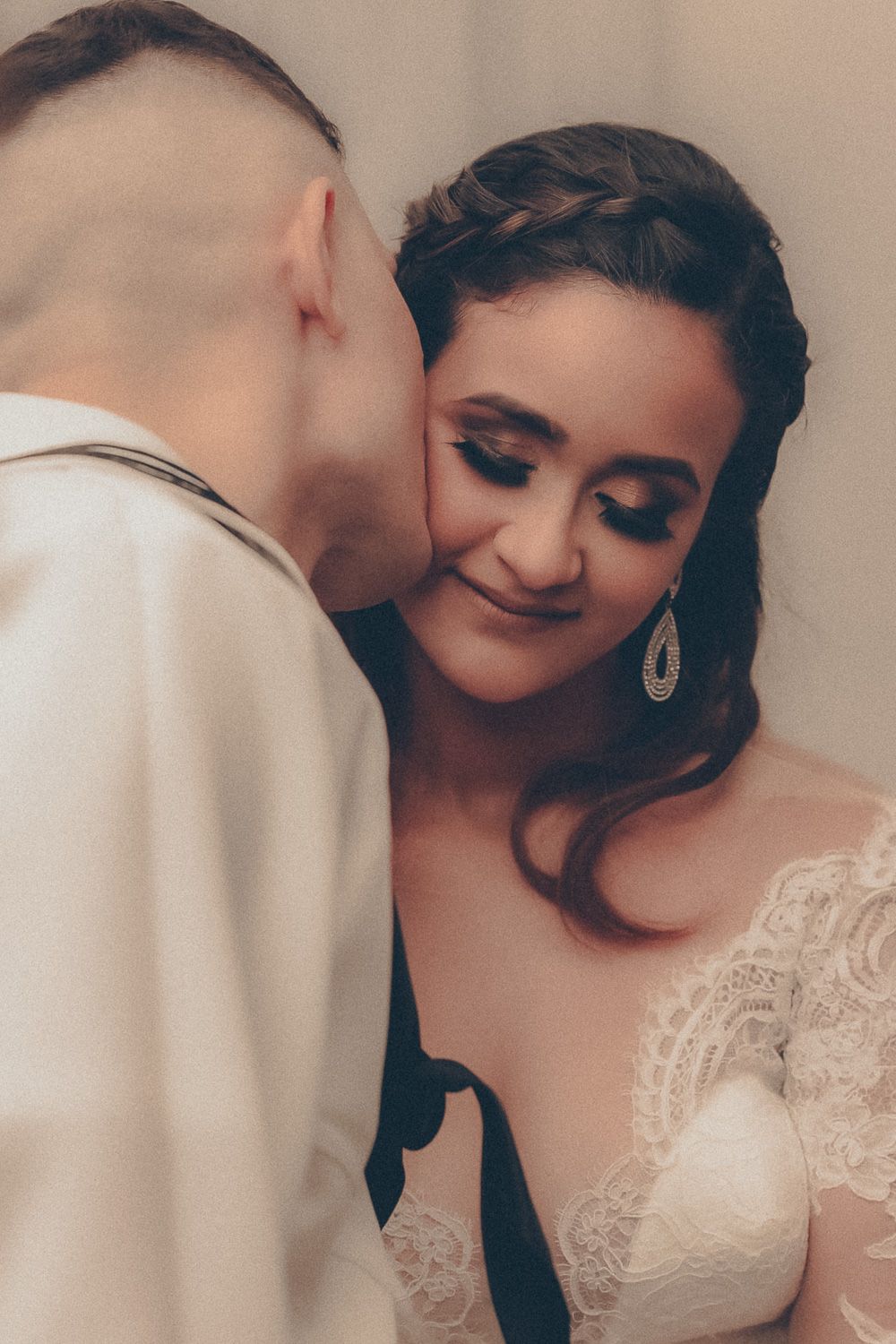 Colorado wedding photographer and videographer | Visuals by Marchena captures emotional wedding moments across Colorado Springs and beyond.