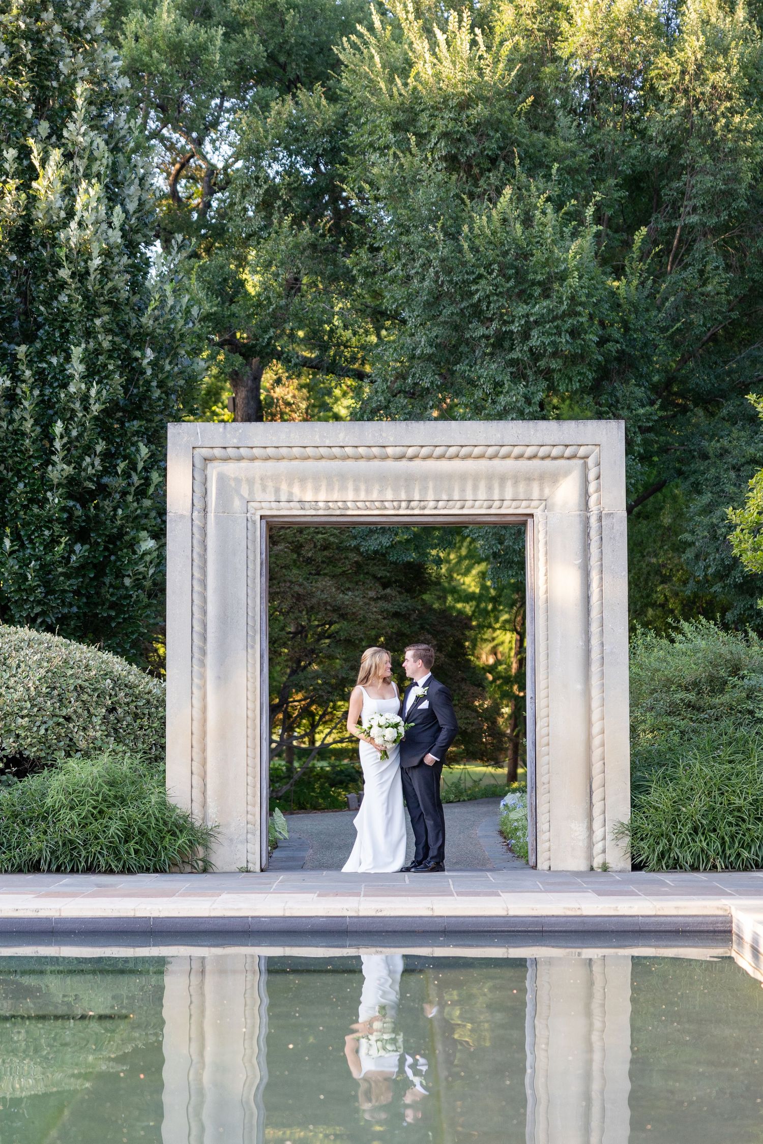 Dallas Arboretum Archway Photo of Bride and Groom
