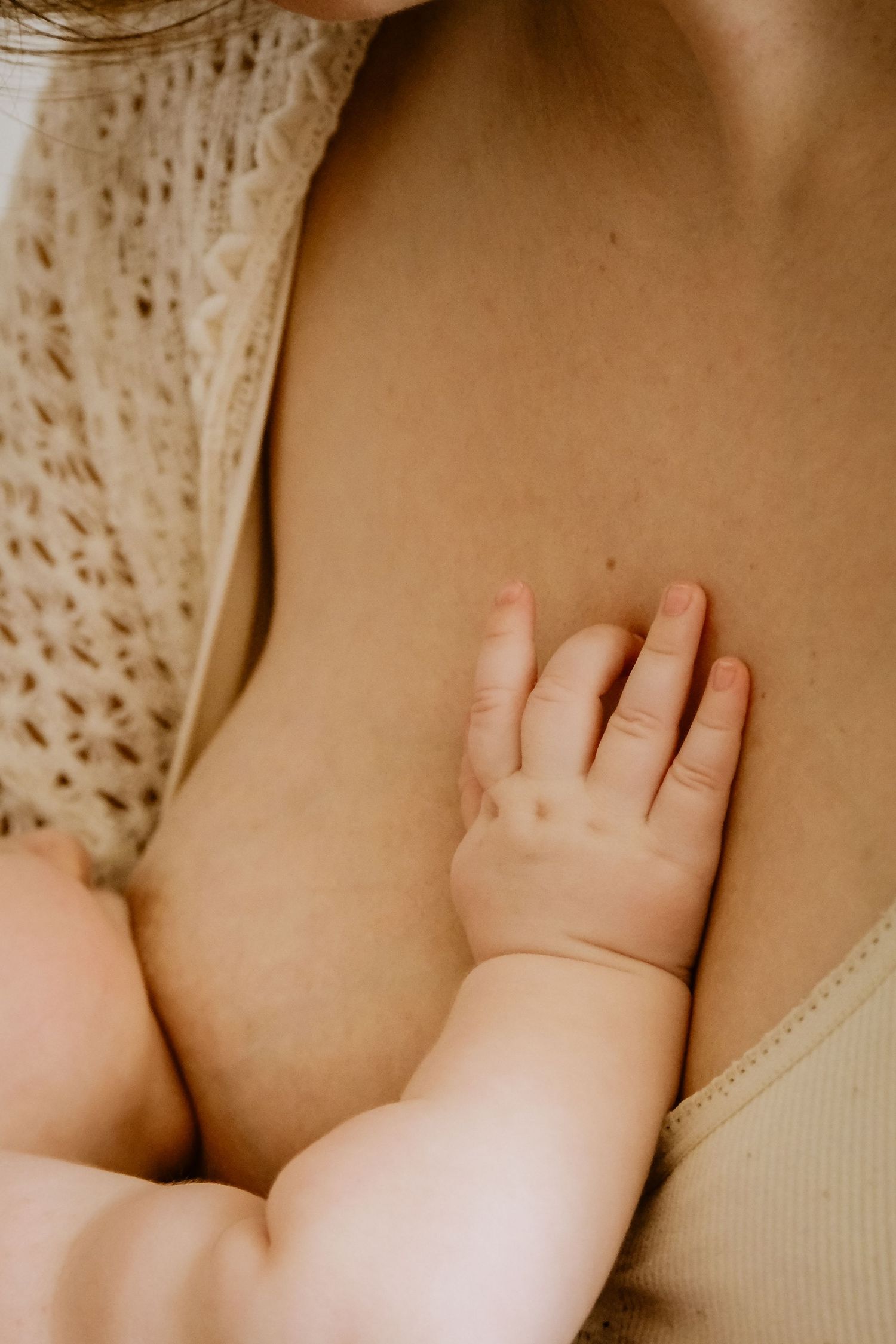 séance allaitement studio marie masson photographe illustratrice saint omer bébé naissance