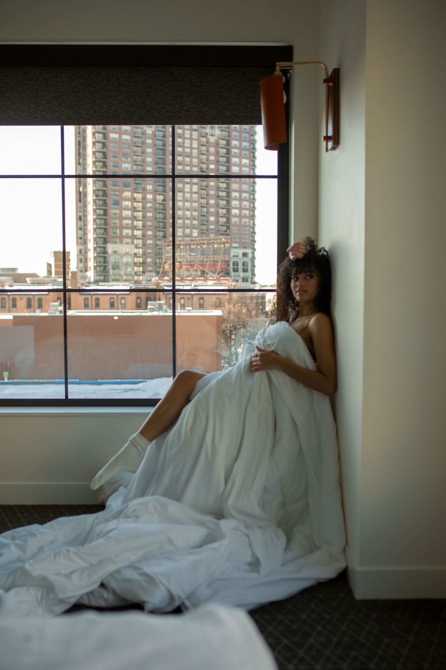 Behind the scenes of posing a boudoir experience
Minneapolis boudoir photographer