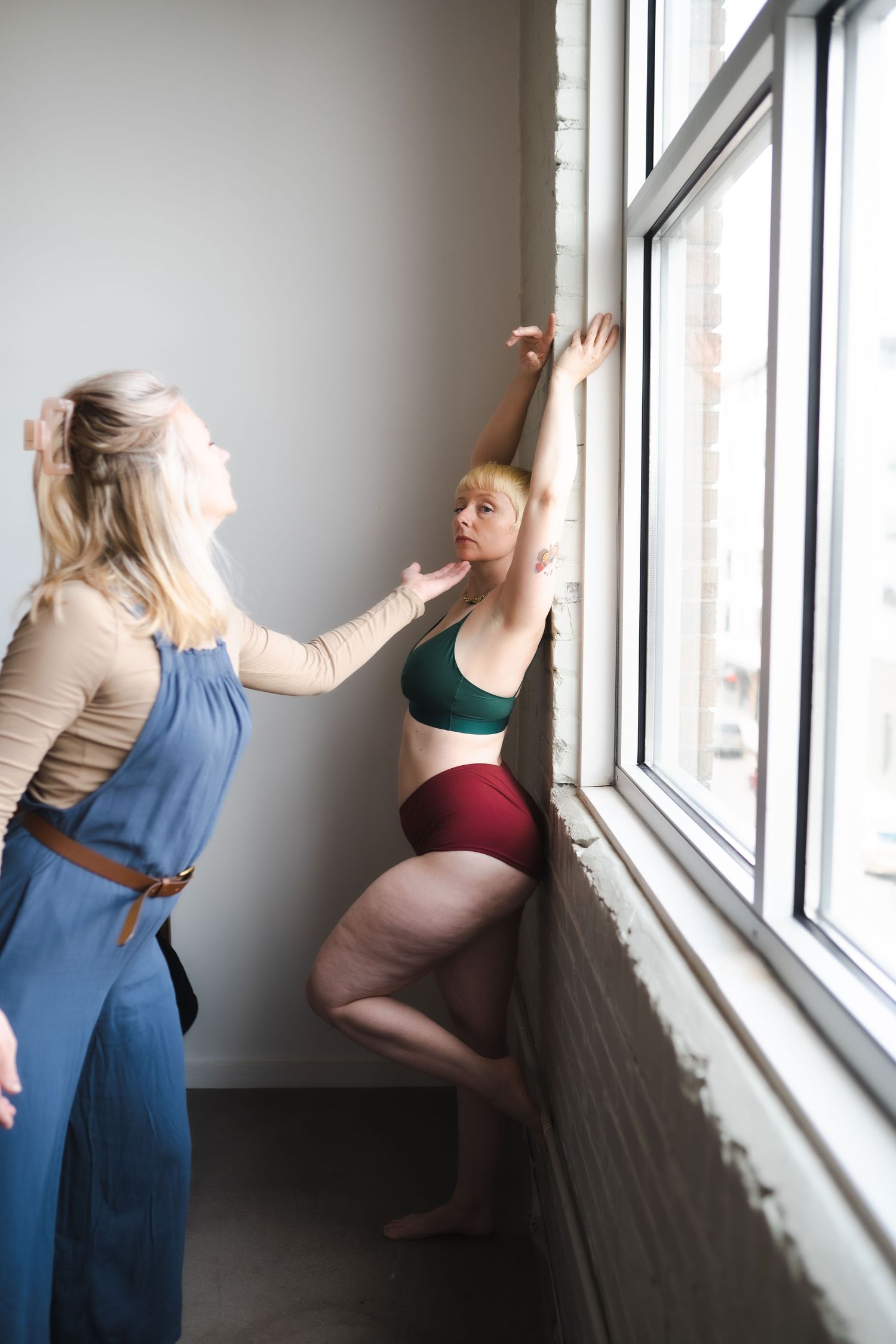 Behind the scenes of posing a boudoir experience
Minneapolis boudoir photographer