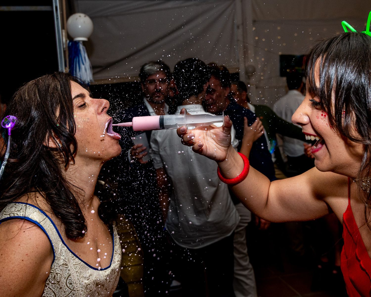Fiesta post boda de novia muy divertida