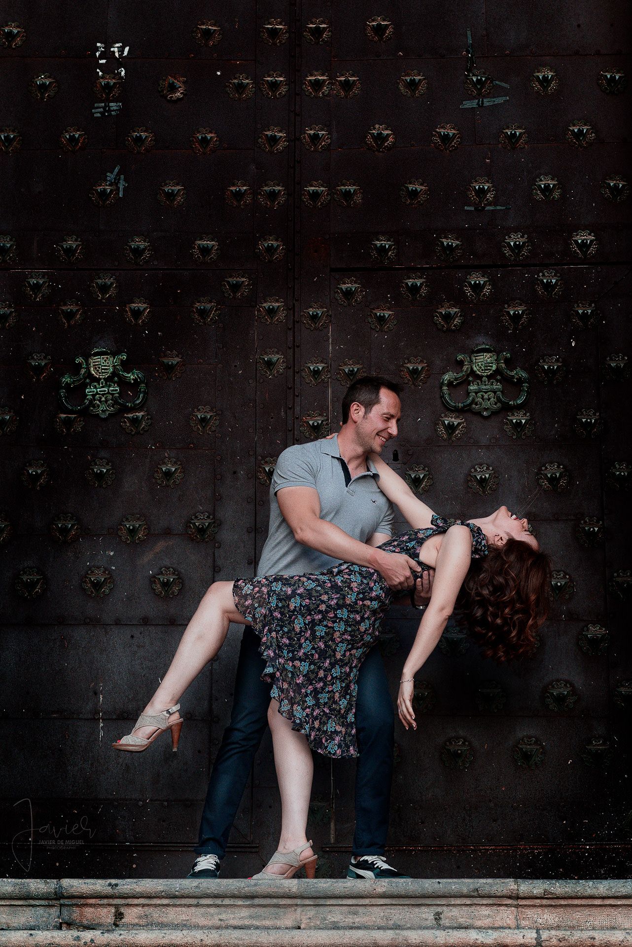 Preboda en las escaleras de la Catedral de cuenca