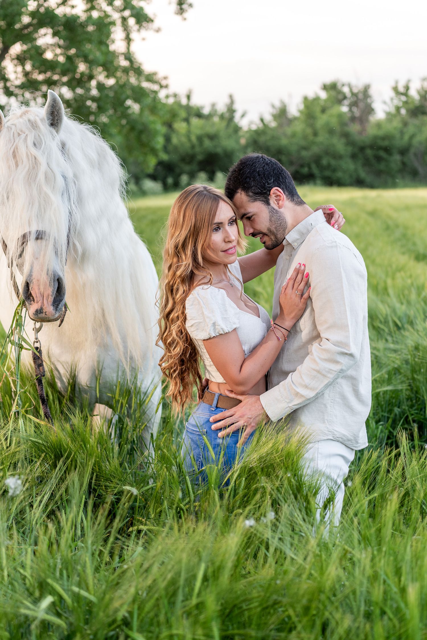 Preboda con caballo en el campo enfrente del Monasterio de Ucles