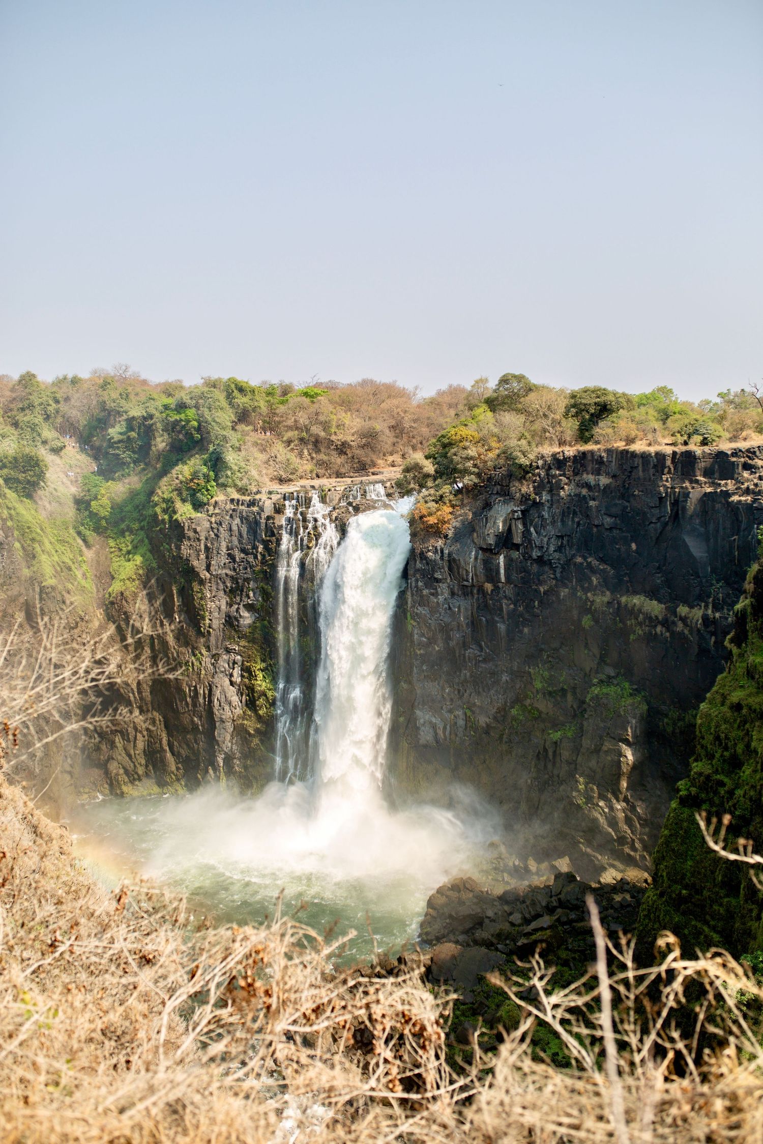 Cascade en Afrique au cœur de la nature sauvage, paysage naturel majestueux
