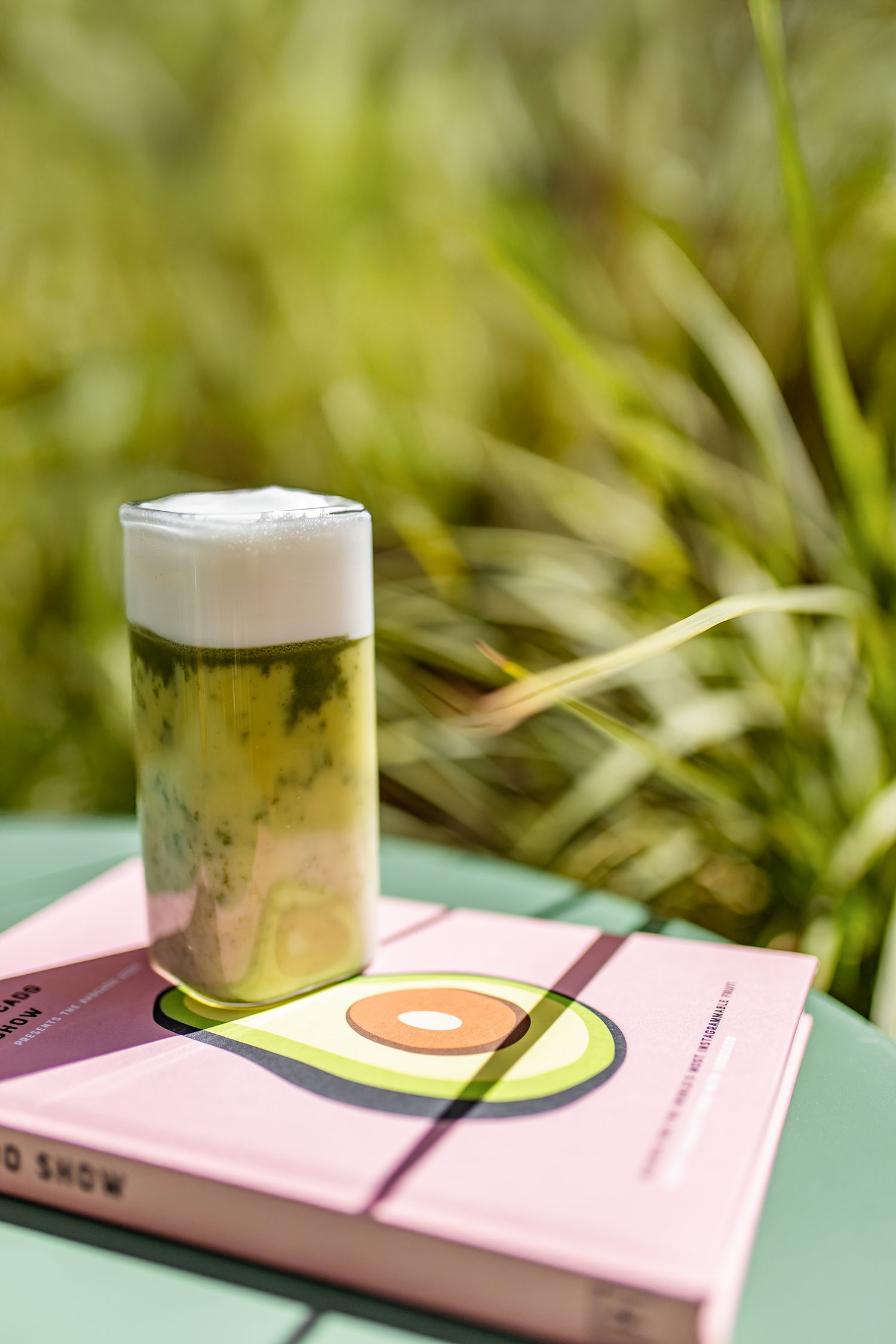 Mise en scène d'un matcha (boisson)