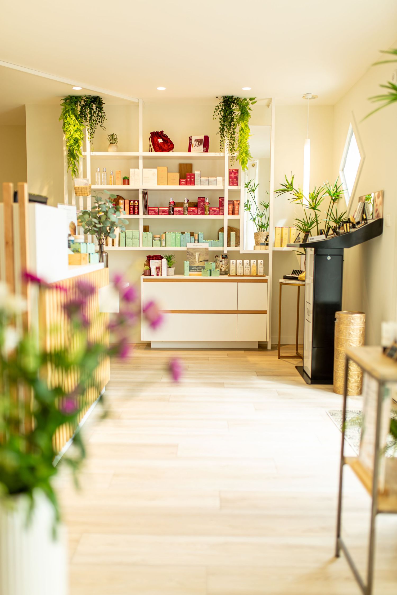 Photo d’un spa, ambiance zen et détente, éclairage doux et décoration moderne.