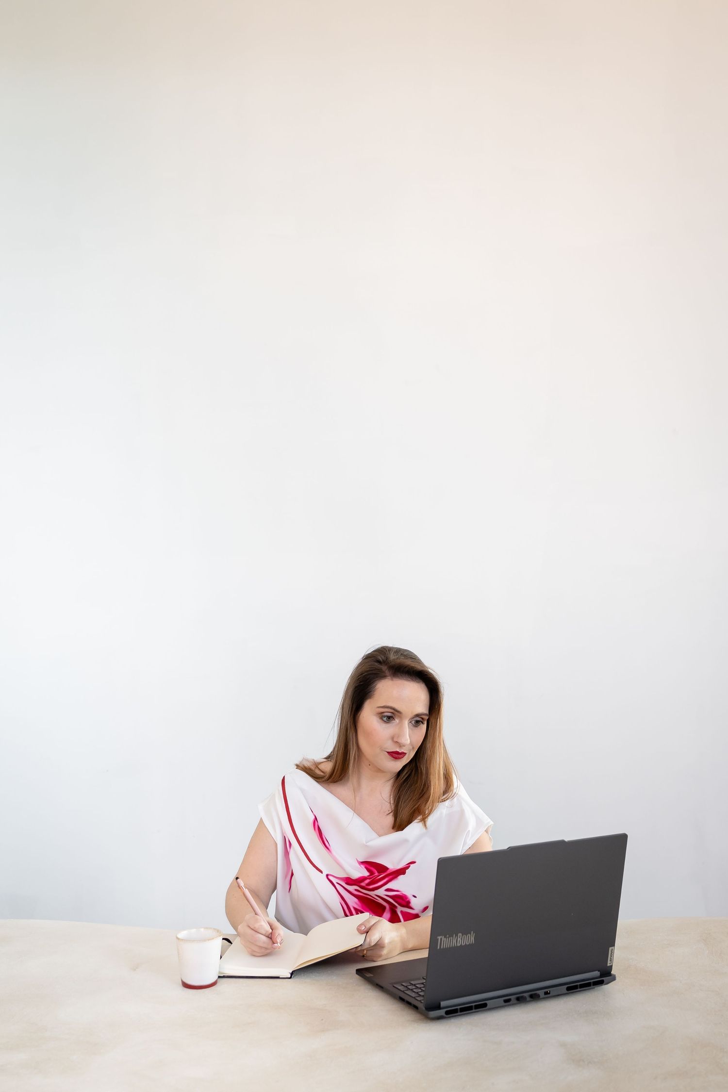 Fotograaf en videograaf gespecialiseerd in business shoots, videografie, professionele branding foto's, video's en reels voor jouw Instagram