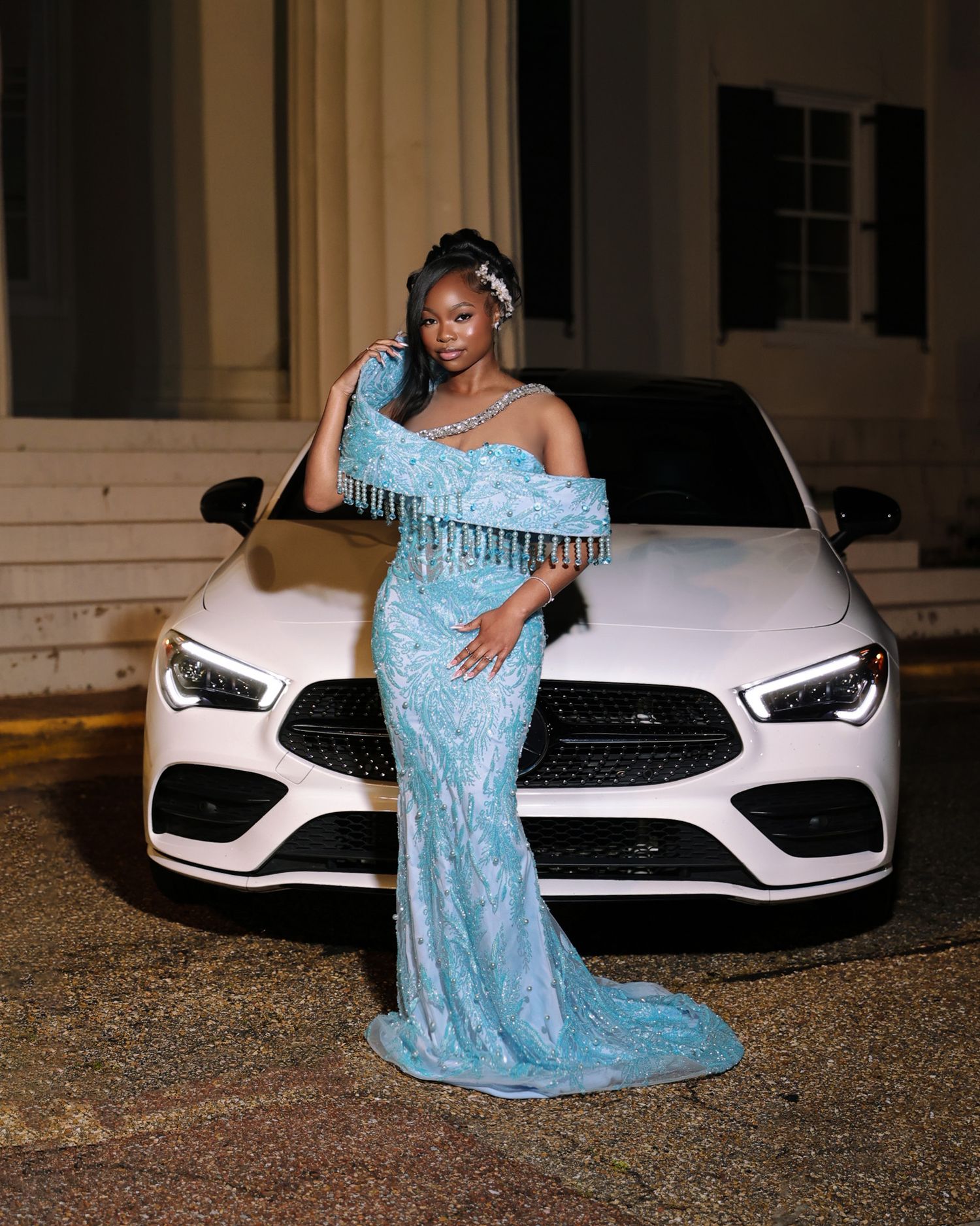 Looking for the perfect prom photos to commemorate your special night? Our professional prom photography services will help you preserve tho