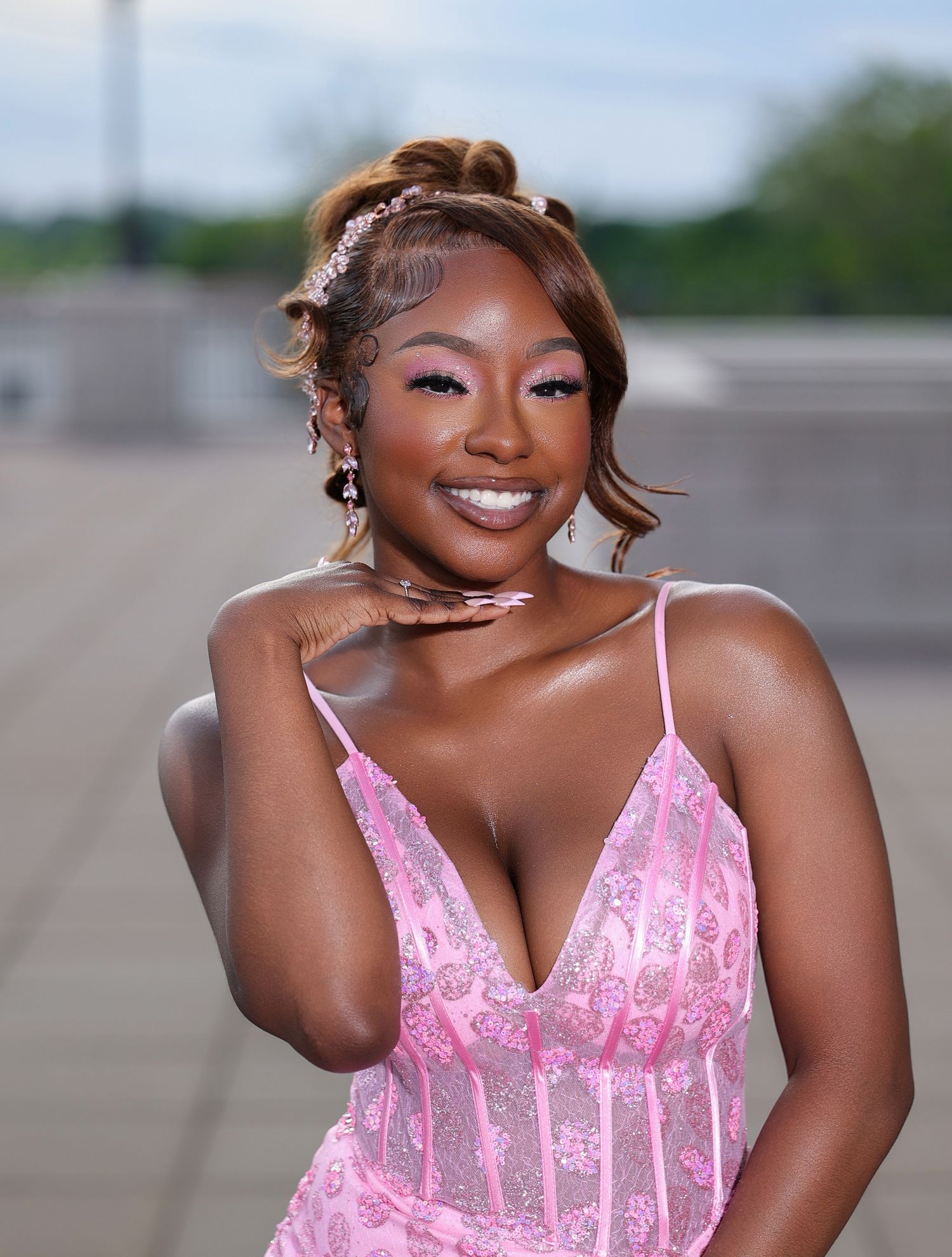 Looking for the perfect prom photos to commemorate your special night? Our professional prom photography services will help you preserve tho