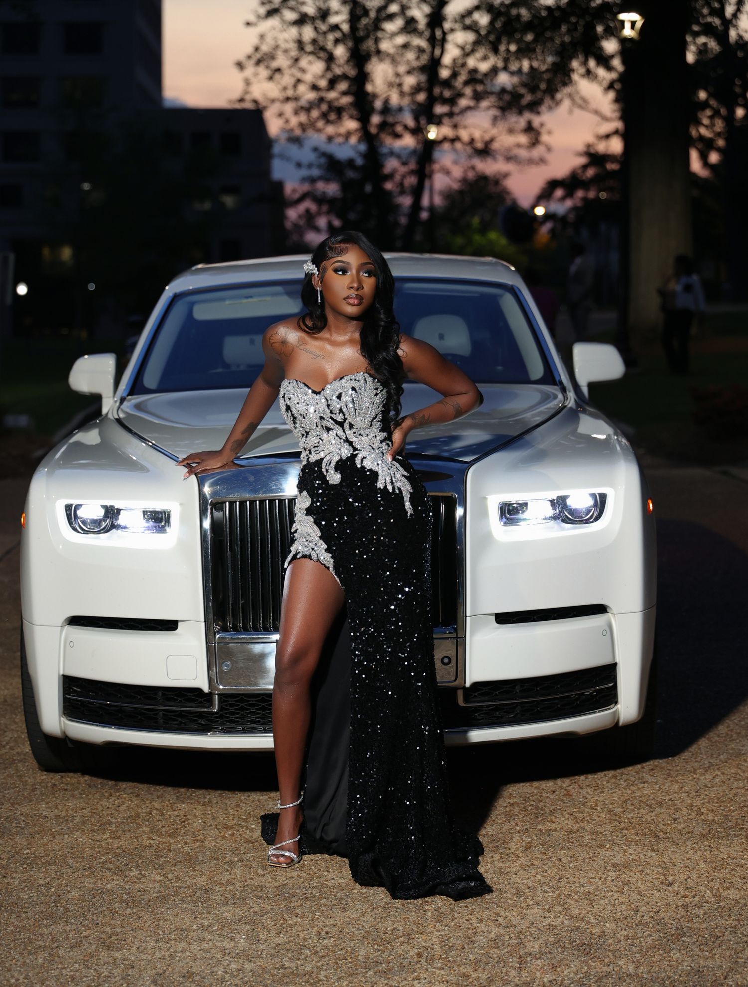 Looking for the perfect prom photos to commemorate your special night? Our professional prom photography services will help you preserve tho