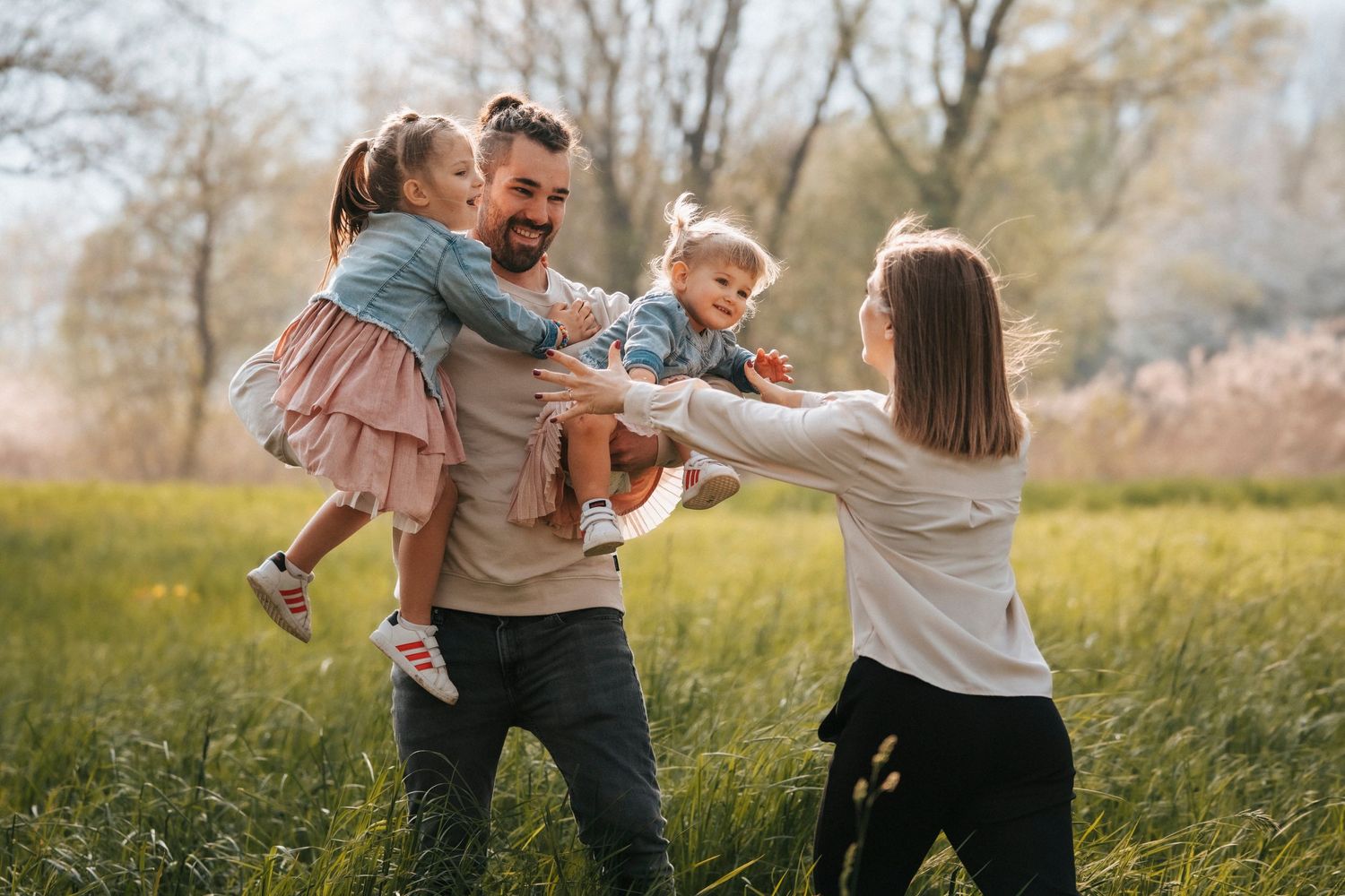 Fotografia di Famiglia che sorride a Bagolino, ricordo speciale insieme