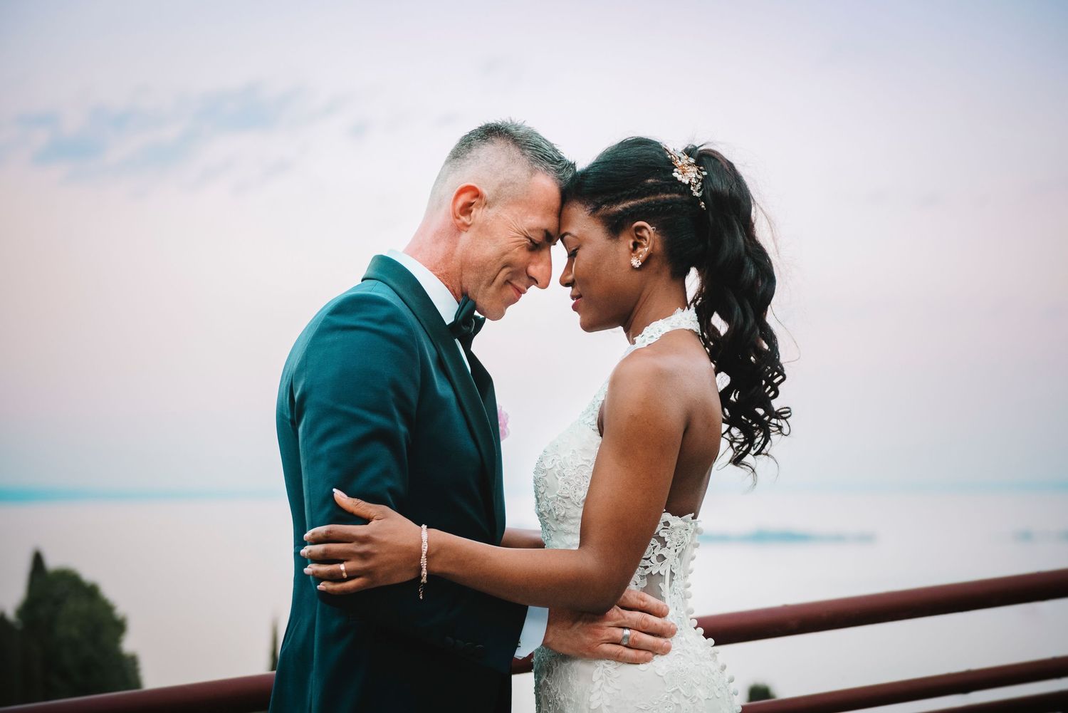 Emozioni di coppia raccontate attraverso una fotografia spontanea, matrimonio, reportage, storytelling