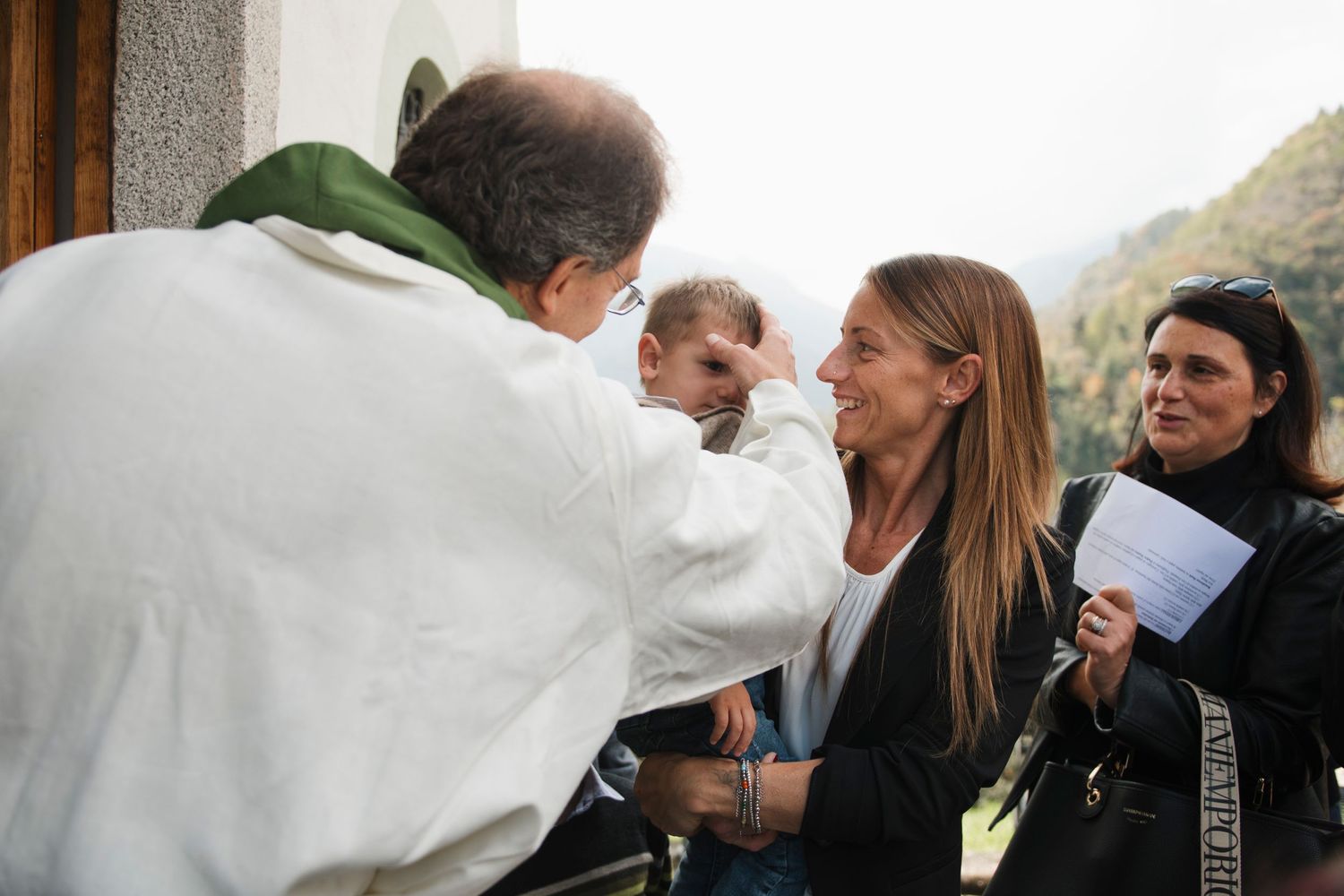 Momento speciale durante una cerimonia di battesimo