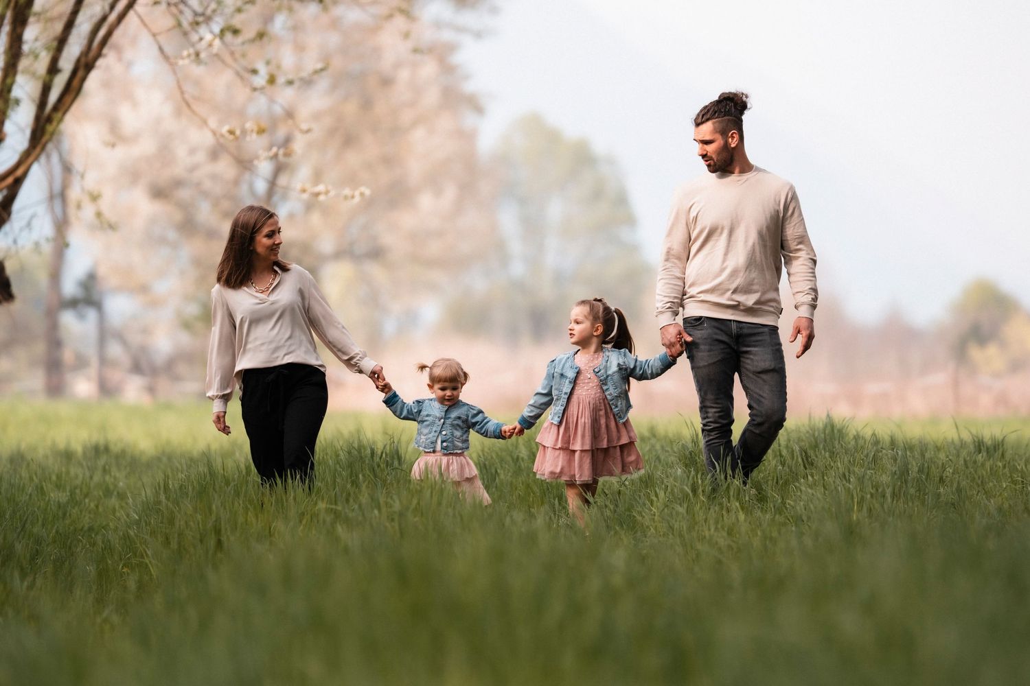 Fotografia di Famiglia che sorride a Bagolino, ricordo speciale insieme