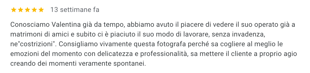 Recensione a cinque stelle per un fotografo di matrimoni italiano, che elogia uno stile fotografico naturale e discreto.