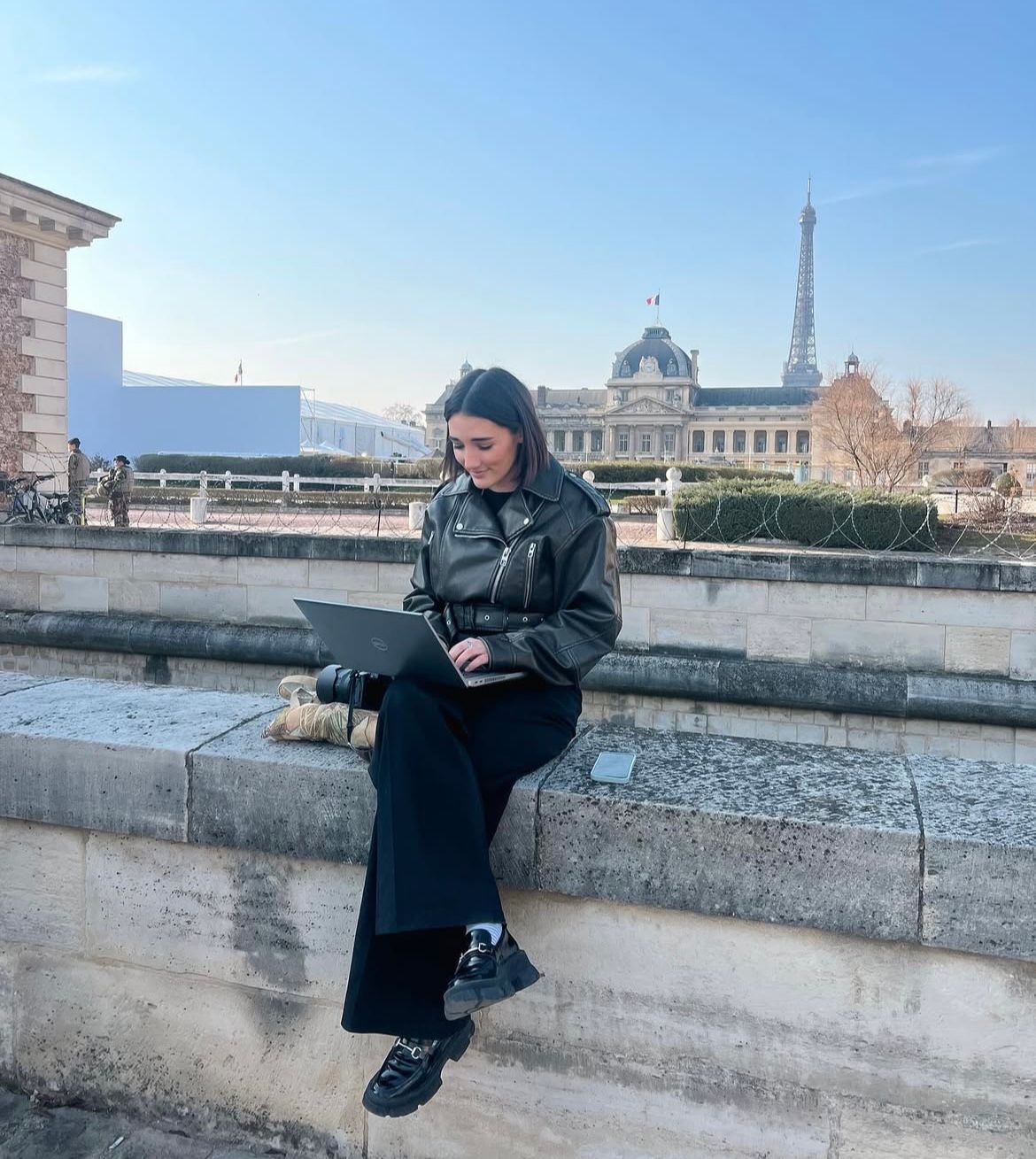 paris working 
photography 
travling across the world capturing cinematic photography 
couples and love stories 
weddings that are luxury