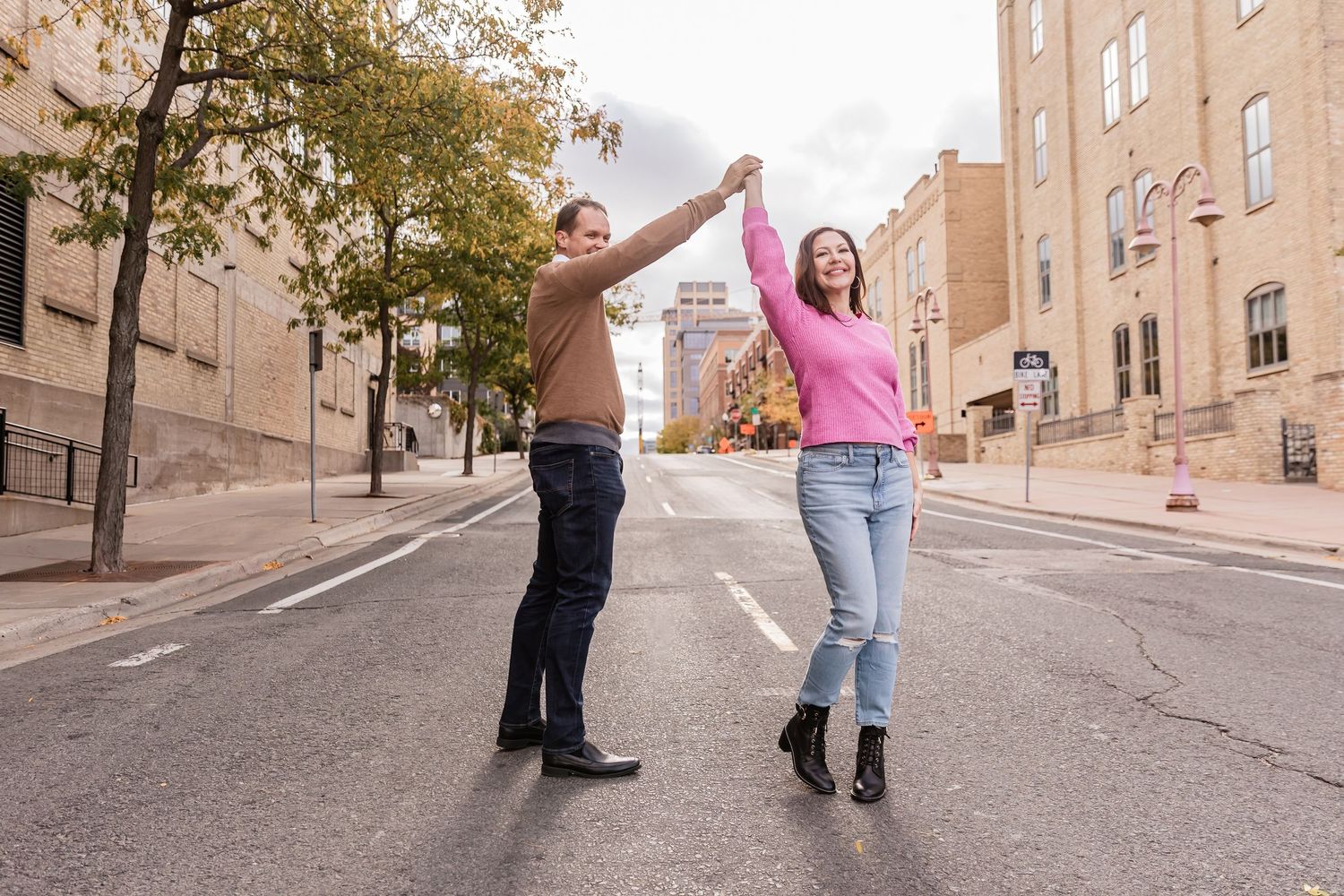 engagement session, stone arch bridge, minneapolis minnesota, portrait photography, twin cities photographer