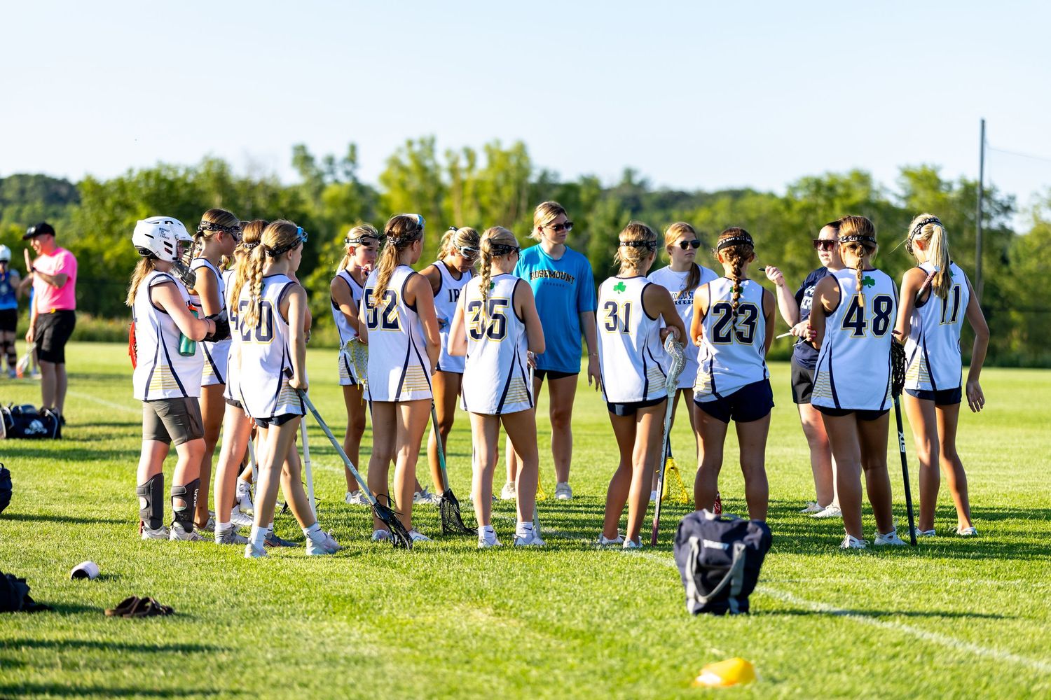 rosemount irish 14u girls huddle before their game