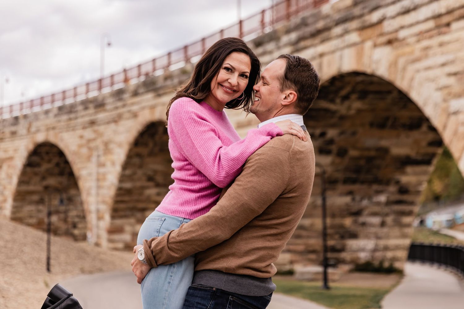 engagement session, stone arch bridge, minneapolis minnesota, portrait photography, twin cities photographer