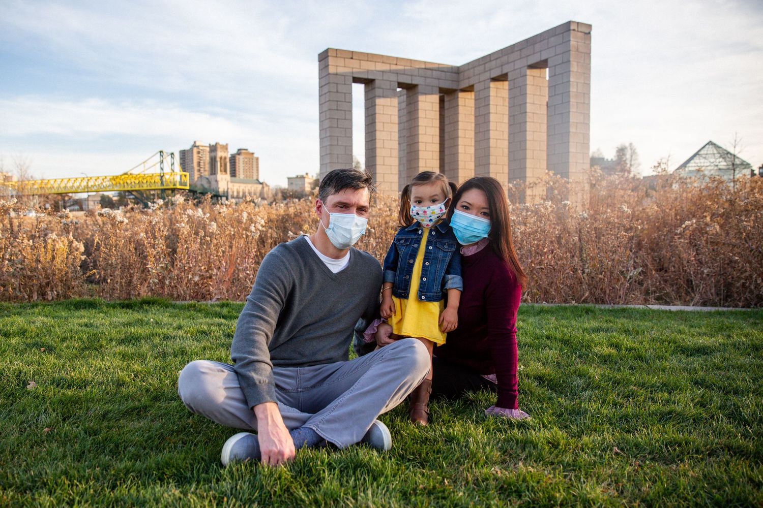 Family puts on their masks in the era of COVID and quarantines