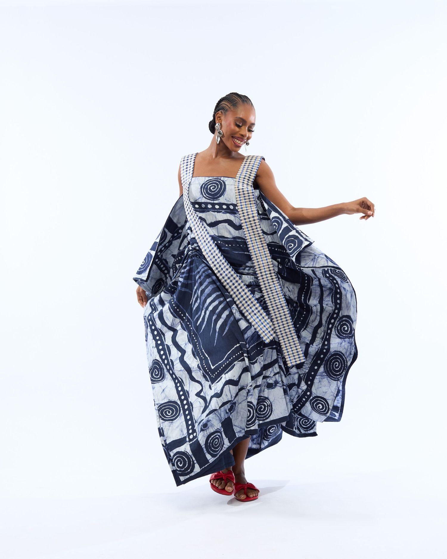 MOYEAFRICA  – elegant fashion photography by The Loba, a creative photographer in Lagos, Nigeria.