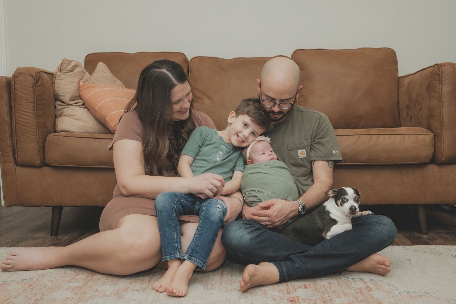 Casual family lifestyle session showing relaxed moments on brown leather couch. in home photography sessions SOKY Bowling green ky Franklin