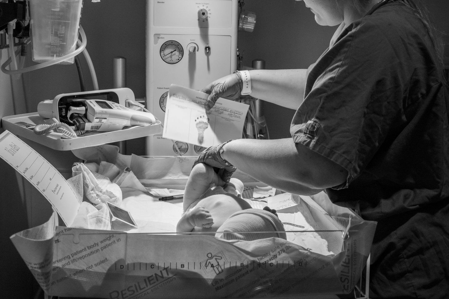 birthing photos birthing photography in hospital newborn photography Bowling green ky glasgow