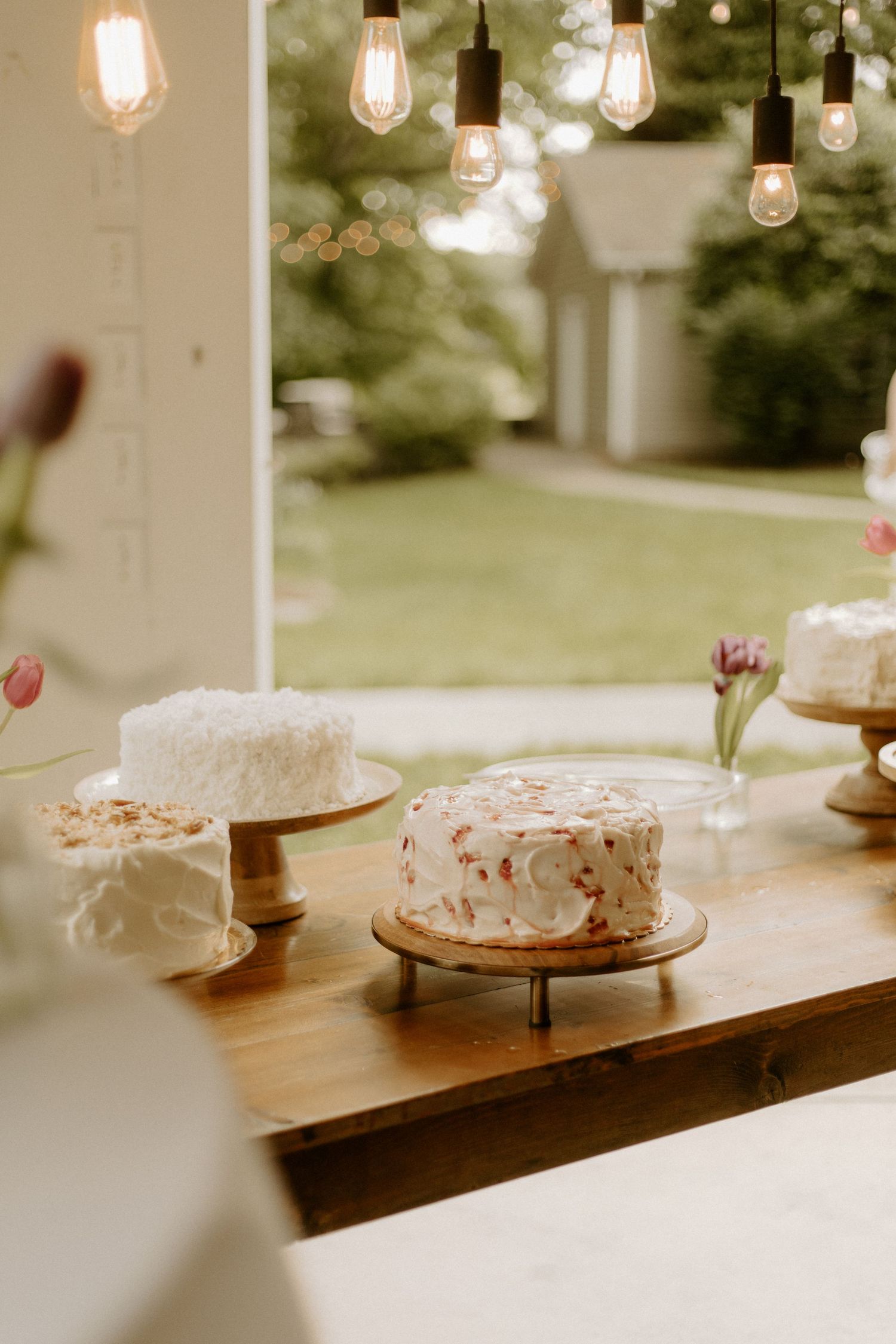 wedding cake detail outside