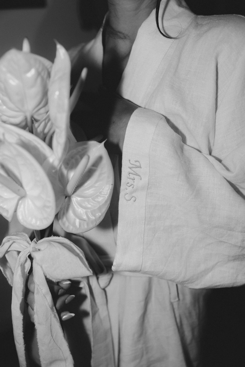 B&W artistic close-up: Gloved hands & meticulous detail by Raw Studio Paris, luxury Art Director led wedding photographer & filmmaker