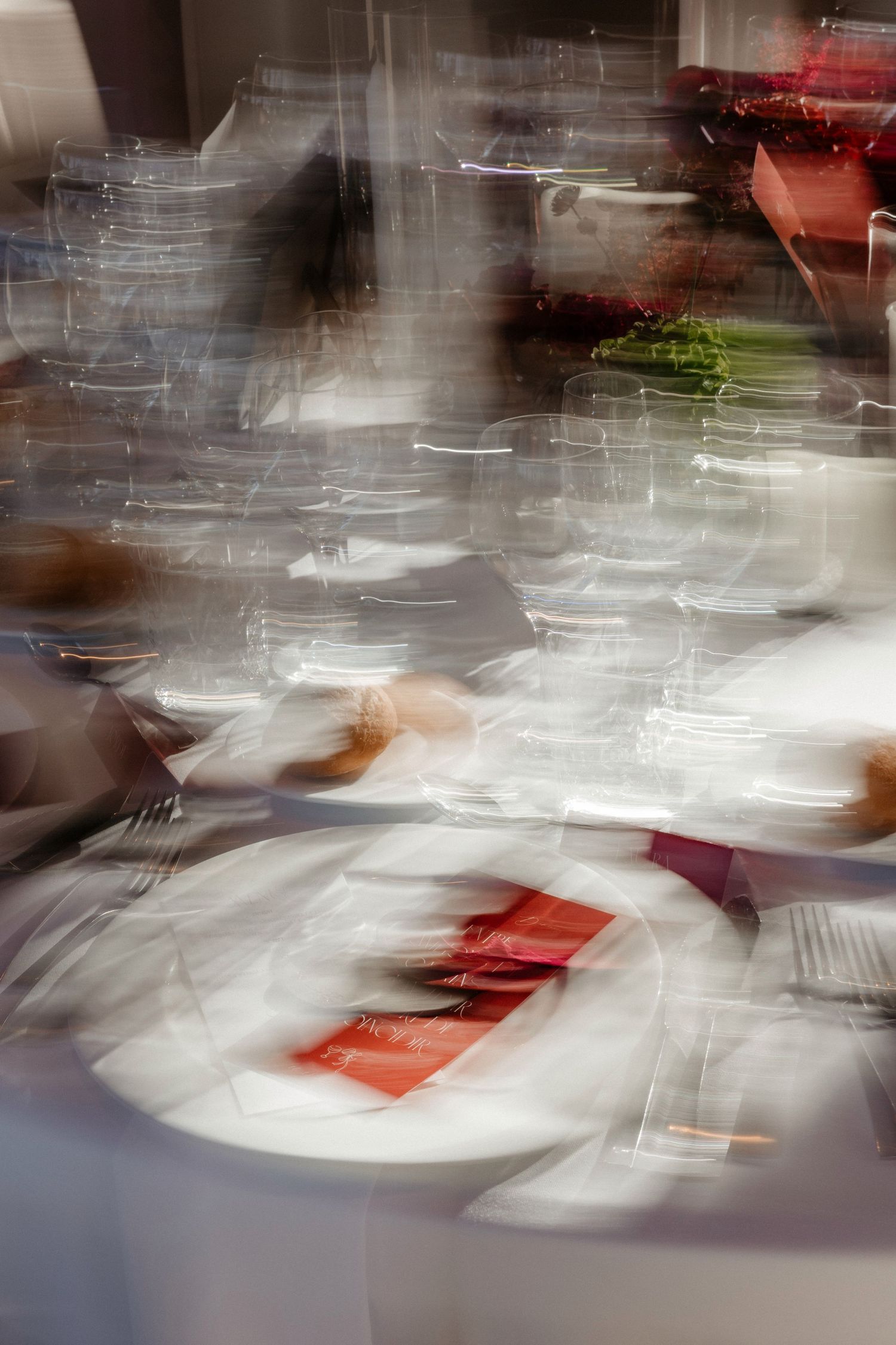 Abstract motion blur photography showing red and white streaks against a gray background creates an ethereal effect. Wedding in Jardins del