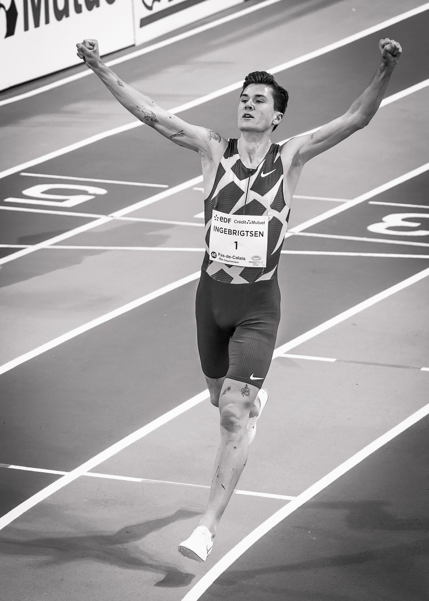 L'athlete Jakob Ingebrigtsen celebre sa victoire lors du Meeting de Liévin-  Michaël GHYS Photographe portrait à Lille