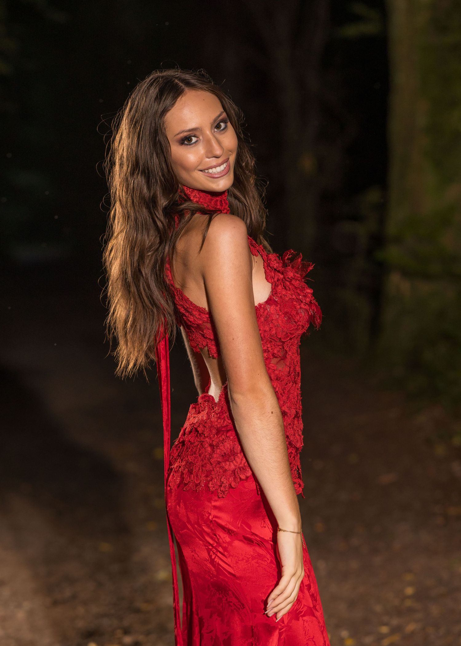 Portrait d'un modèle féminin, Elodie Cosser,  en tenue de soirée rouge - Michaël GHYS Photographe Lille