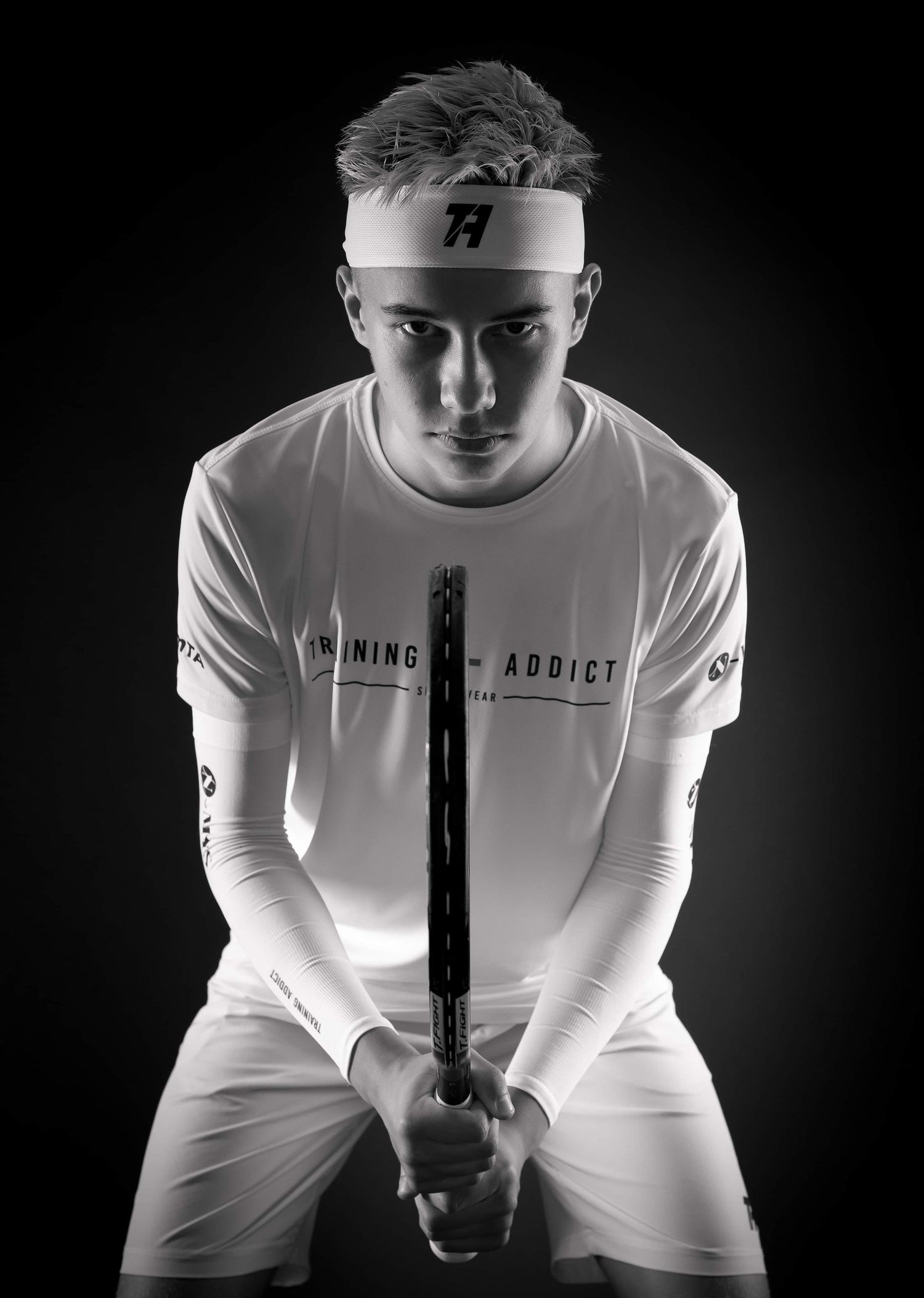 Portrait sportif noir et blanc d’un joueur de tennis - Michaël Ghys photographe sport Lille