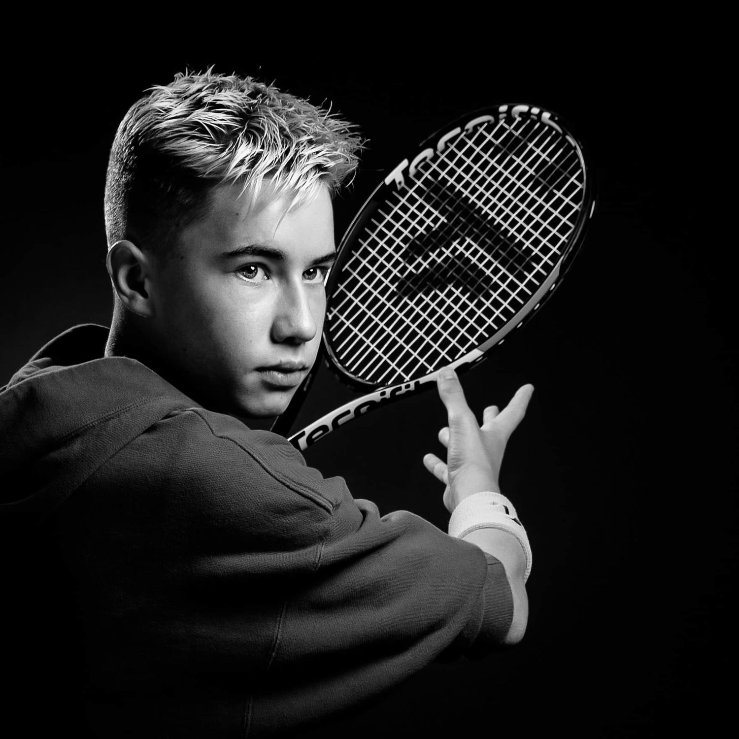 Portrait sportif noir et blanc d’un joueur de tennis - Michaël Ghys photographe sport Lille