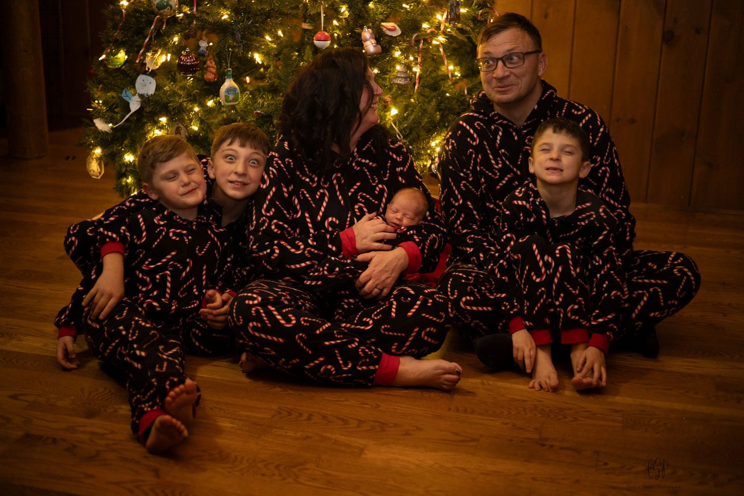 Lifestyle family photography in Northern MN capturing candid moments and genuine emotion