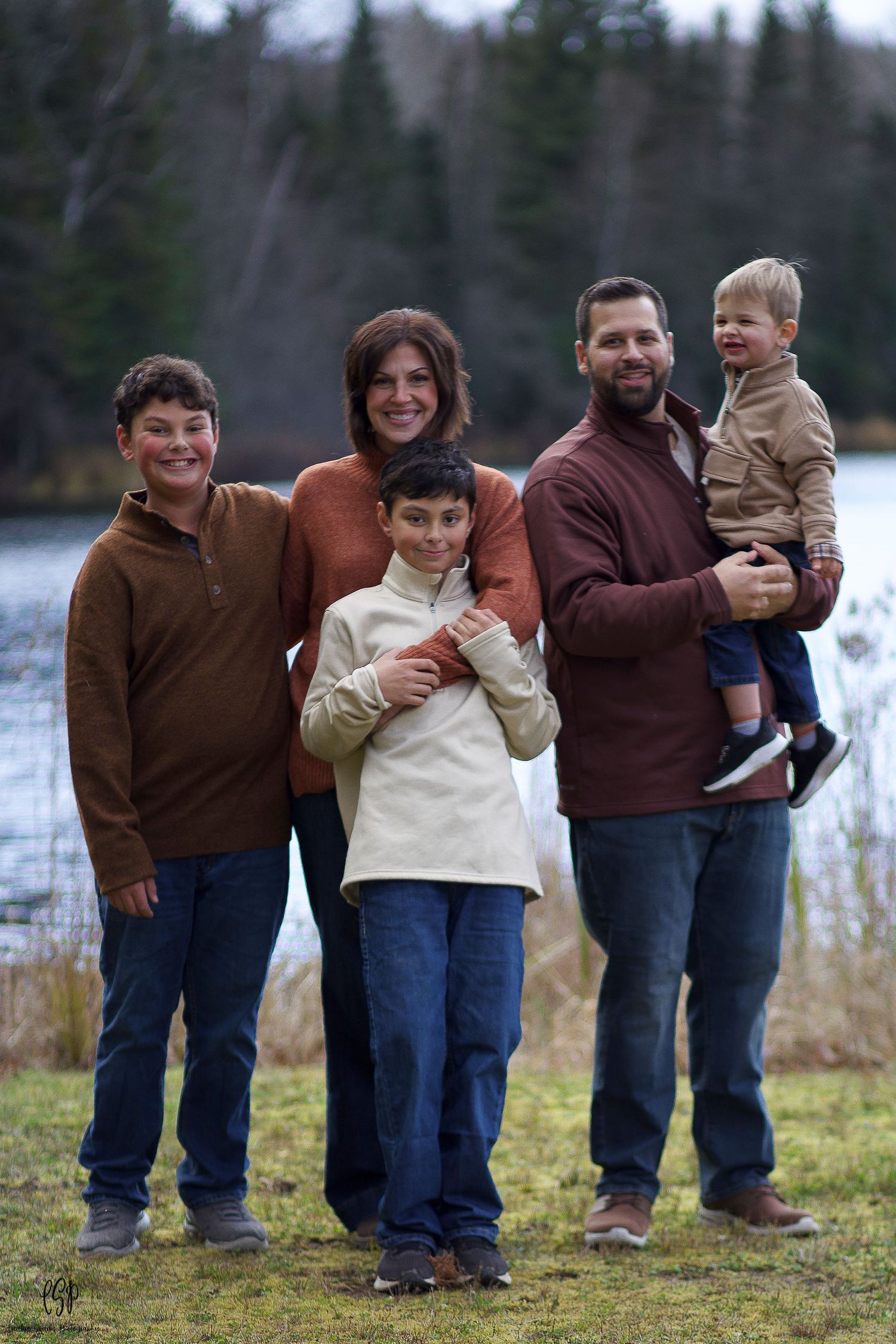 Professional family portrait photographer in Northern Minnesota photographing parents and children