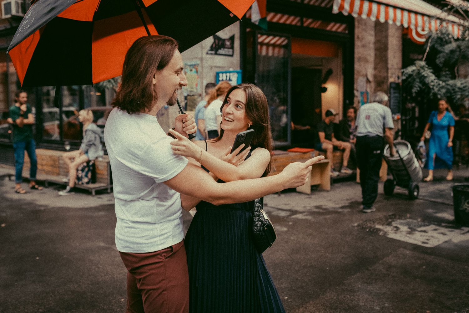 couple having fun and posing for photos in Budapest downtown.