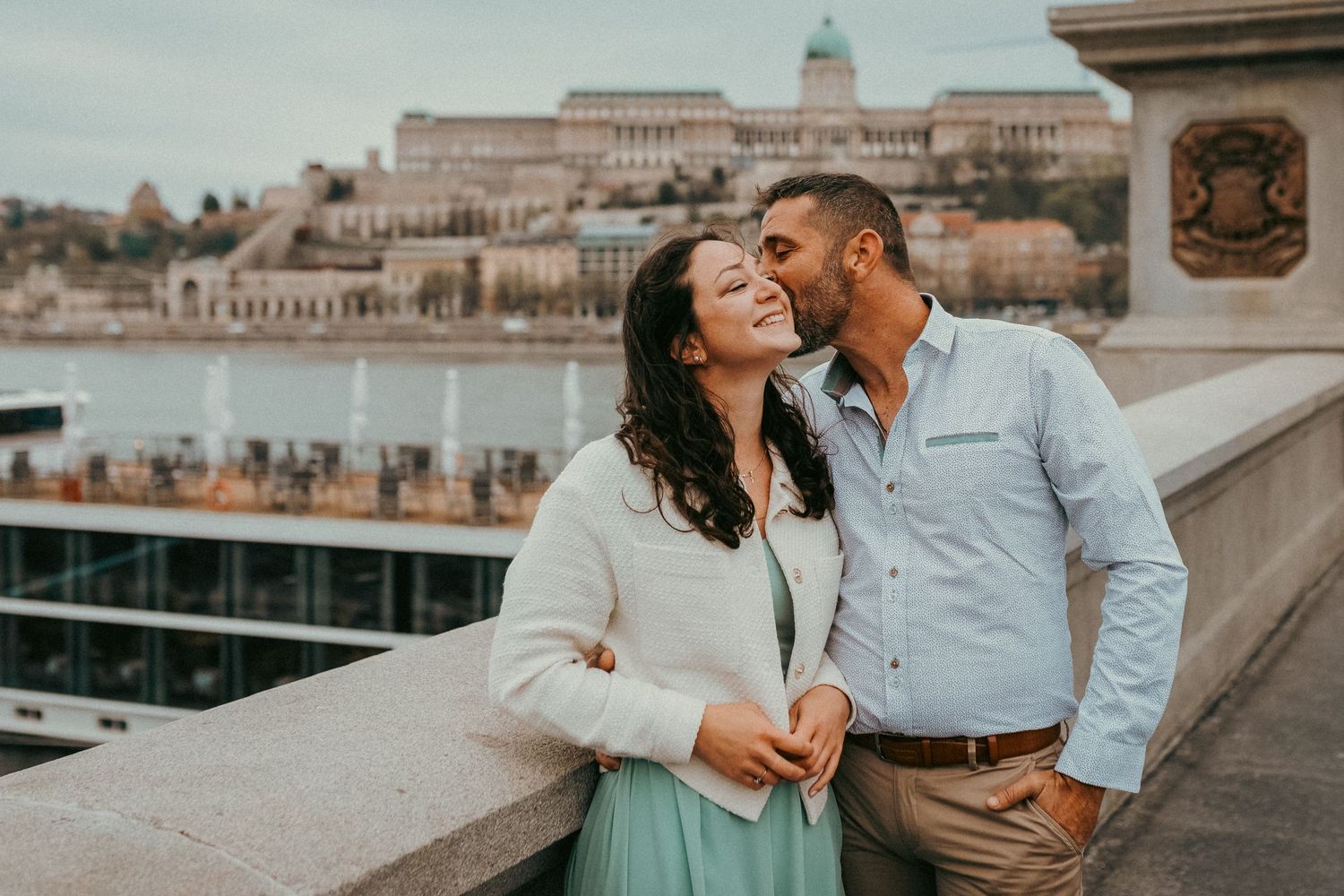 Portrait taken by András Grausz Photography of a couple standing at Chain bridge in Budapest