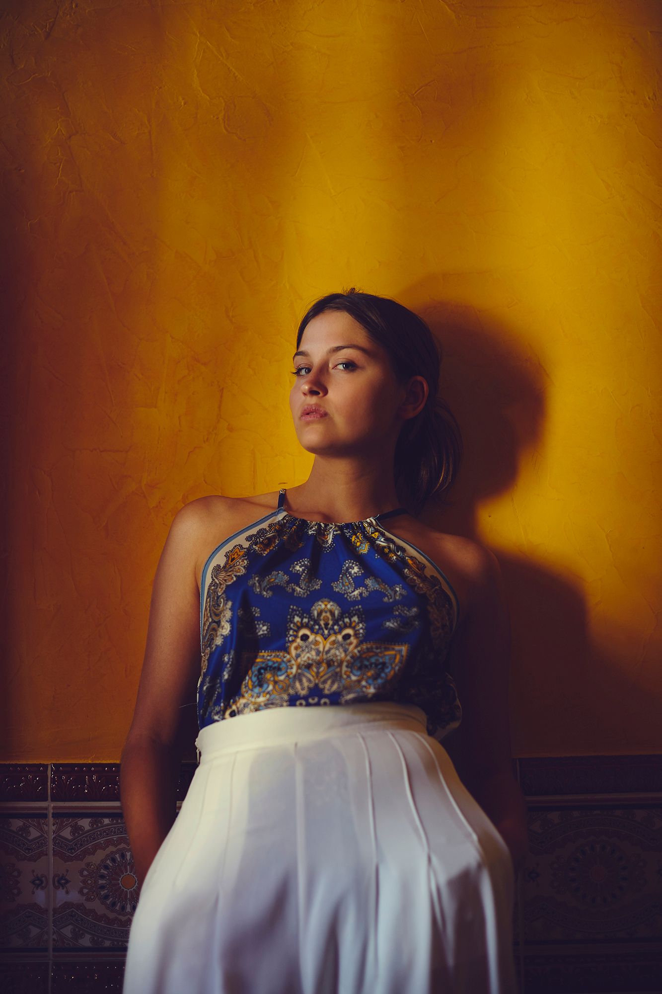 Beautiful outfit mixing oriental and occidental fashion in a moroccan atmosphere