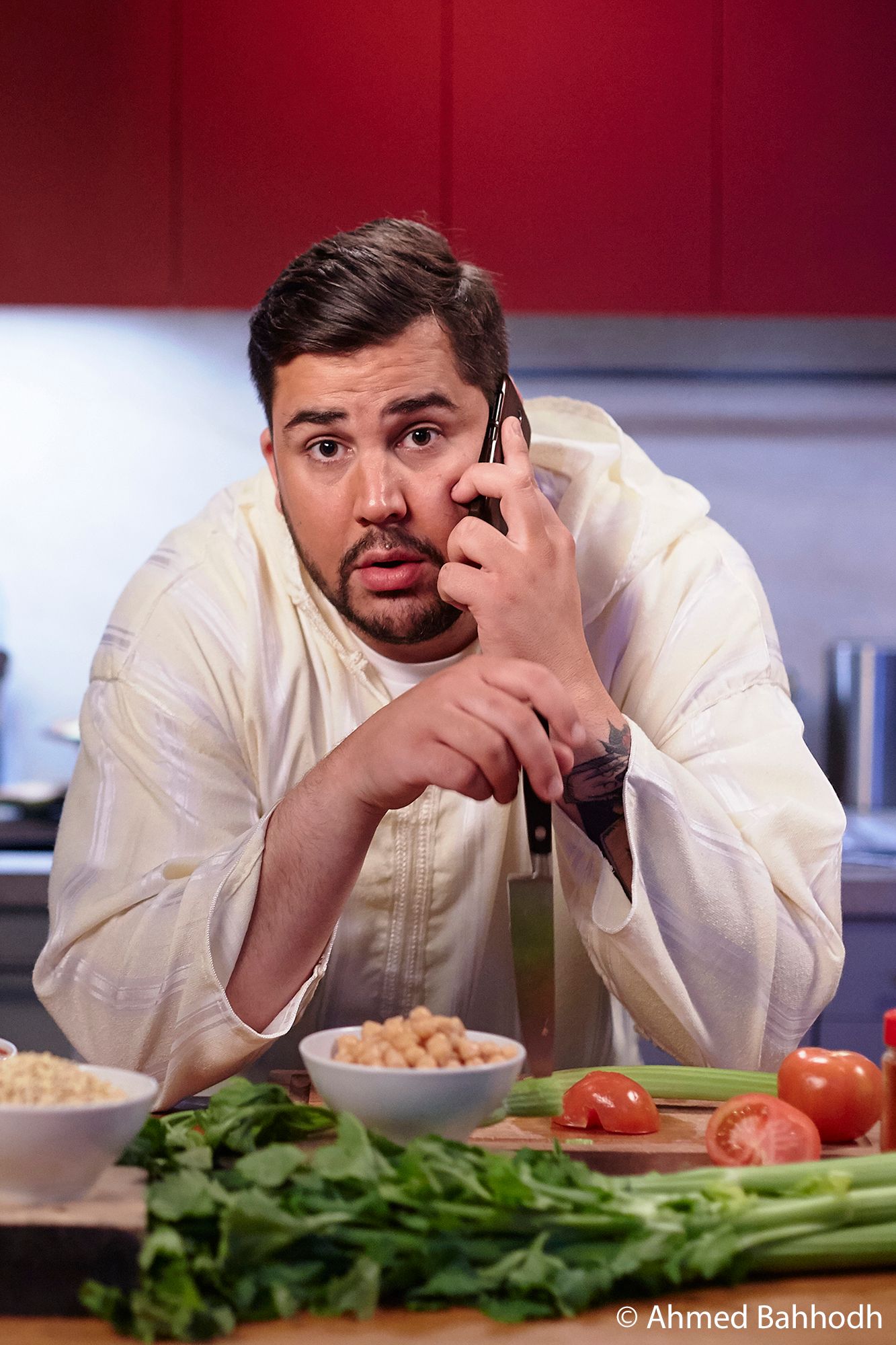 Artus, comédien et réalisateur français sur le plateau de Couscous c'est nous, série réalisée par Nawell Madani. Photo Ahmed Bahhodh